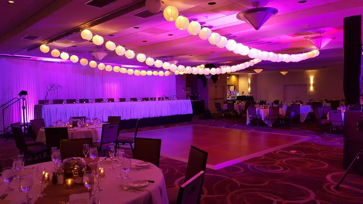 Holiday Inn & Suites Bloomington-Airport by IHG Restaurant