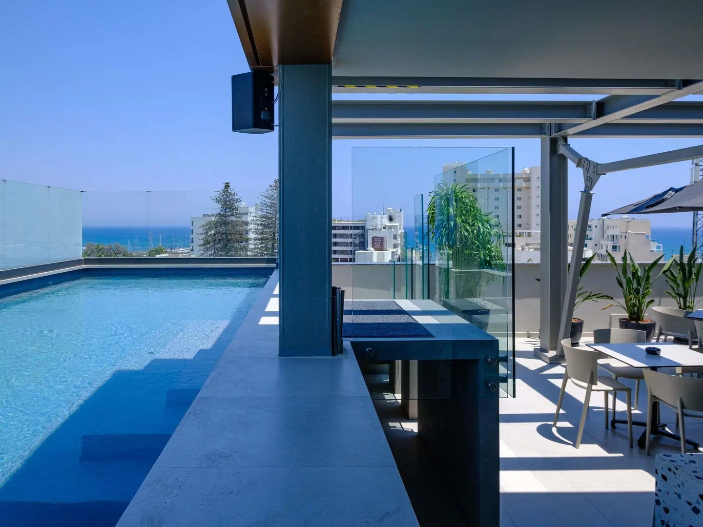 Mercure Larnaca Finikoudes Beach Terrasse