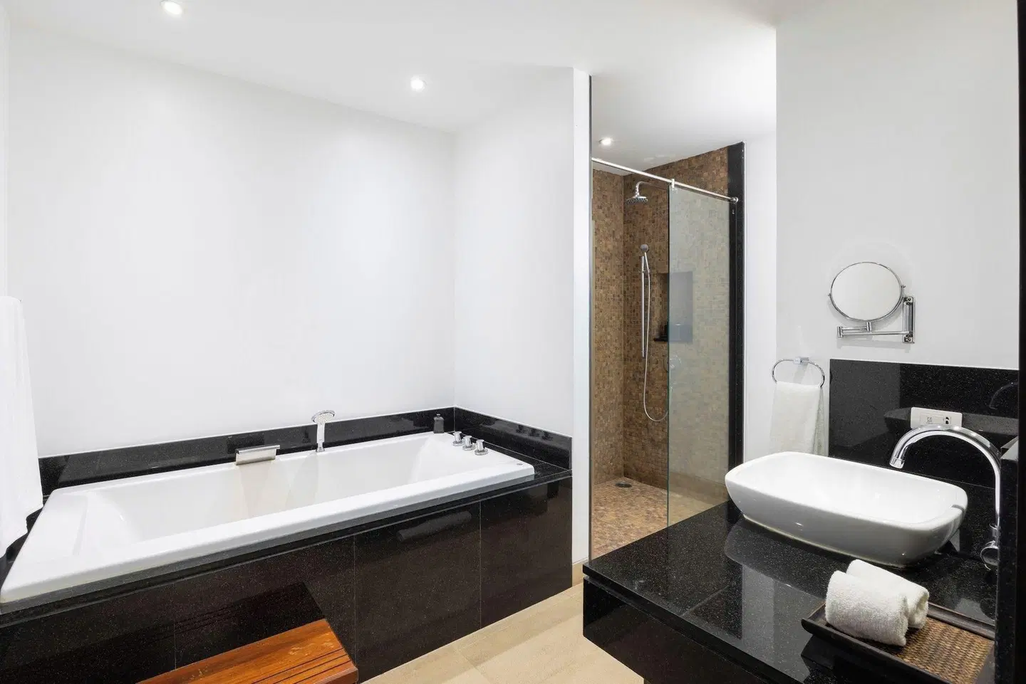 Selina Serenity Rawai Resort & Cowork Phuket Badezimmer