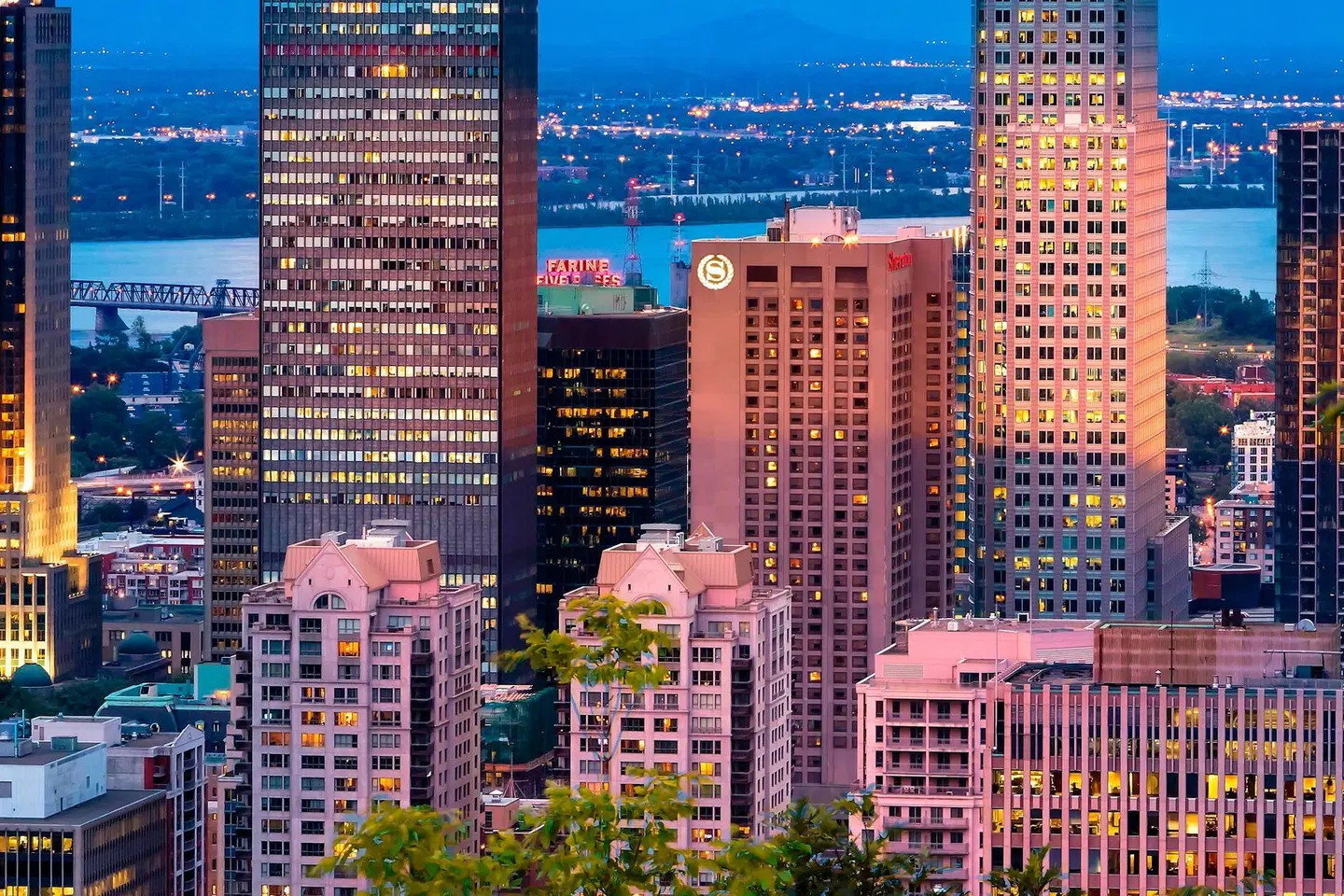 Le Centre Sheraton Montreal Hotel EXTERIOR