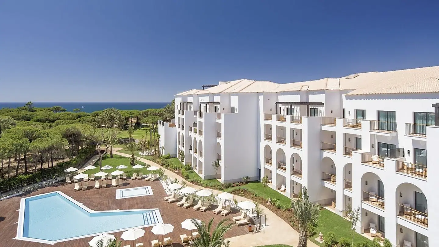 Pine Cliffs Resort: Pine Cliffs Ocean Suites & Spa EXTERIOR
