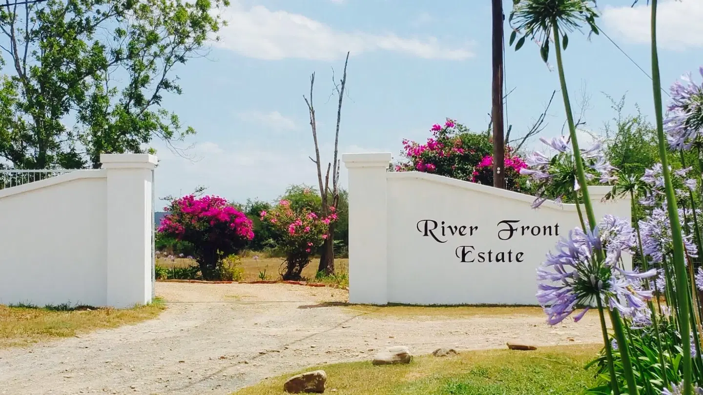 River Front Estate EXTERIOR