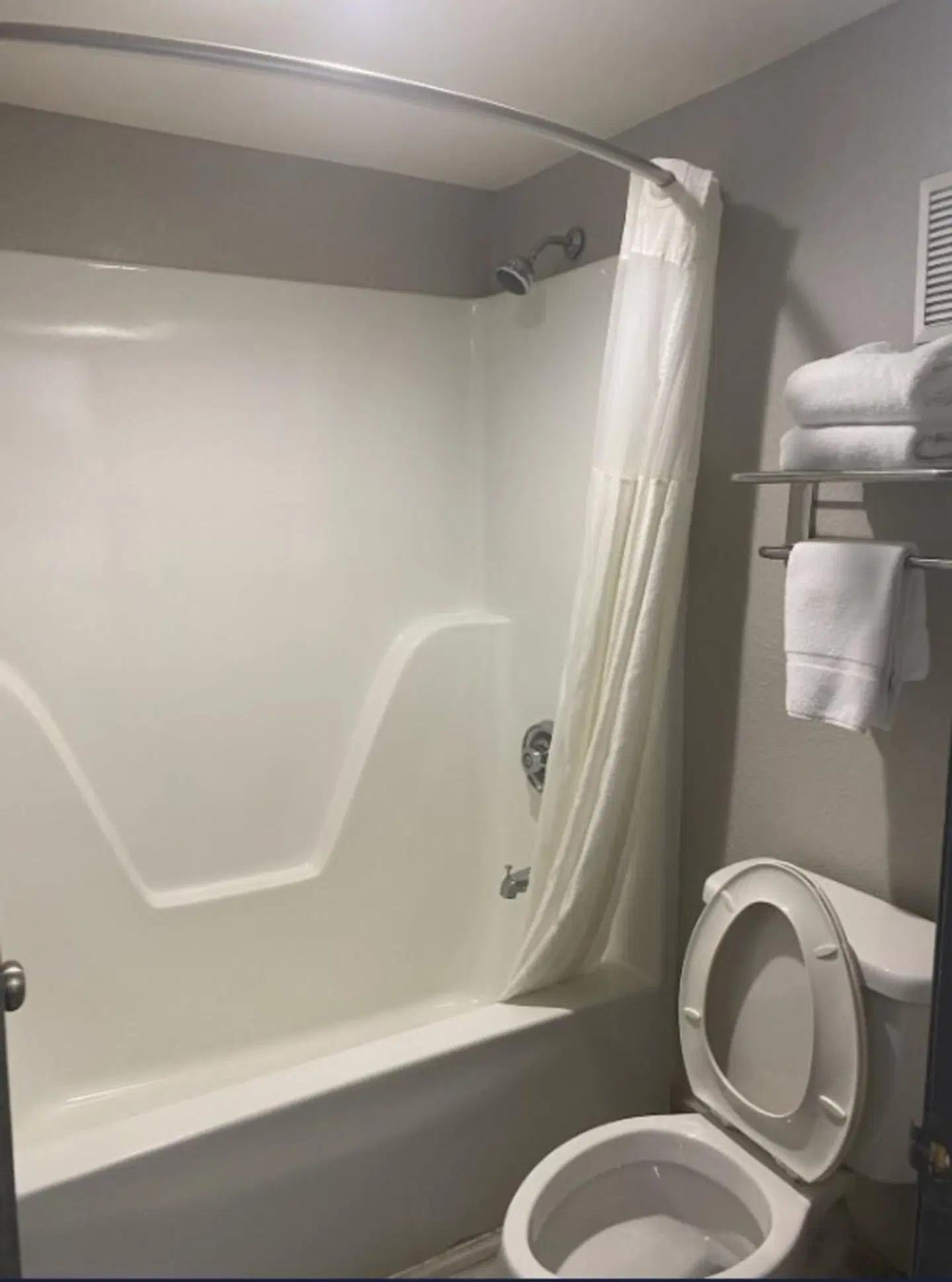 Days Inn by Wyndham Moss Point Pascagoula Badezimmer