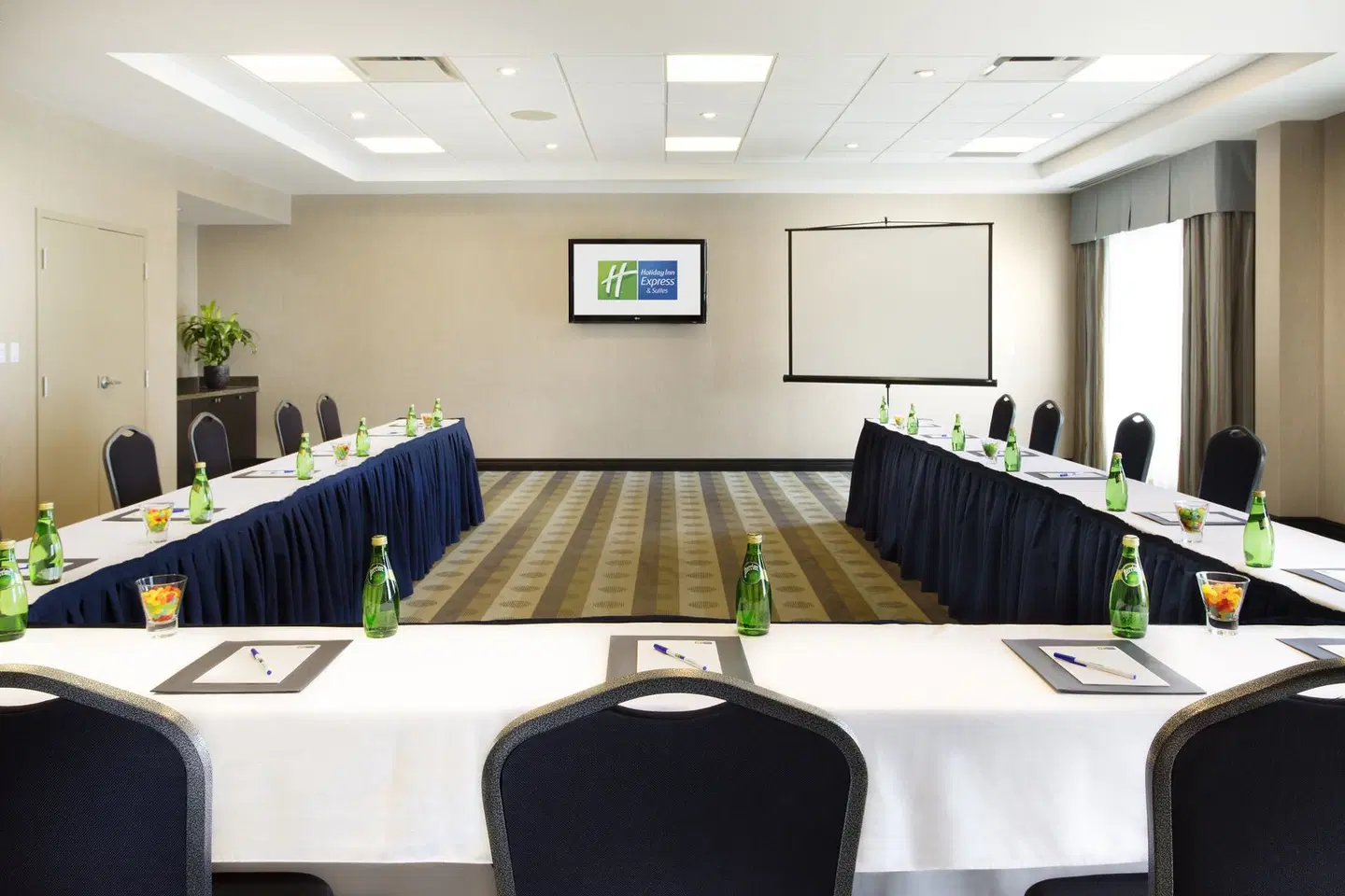 Holiday Inn Express & Suites Ottawa West - Nepean by IHG Konferenz