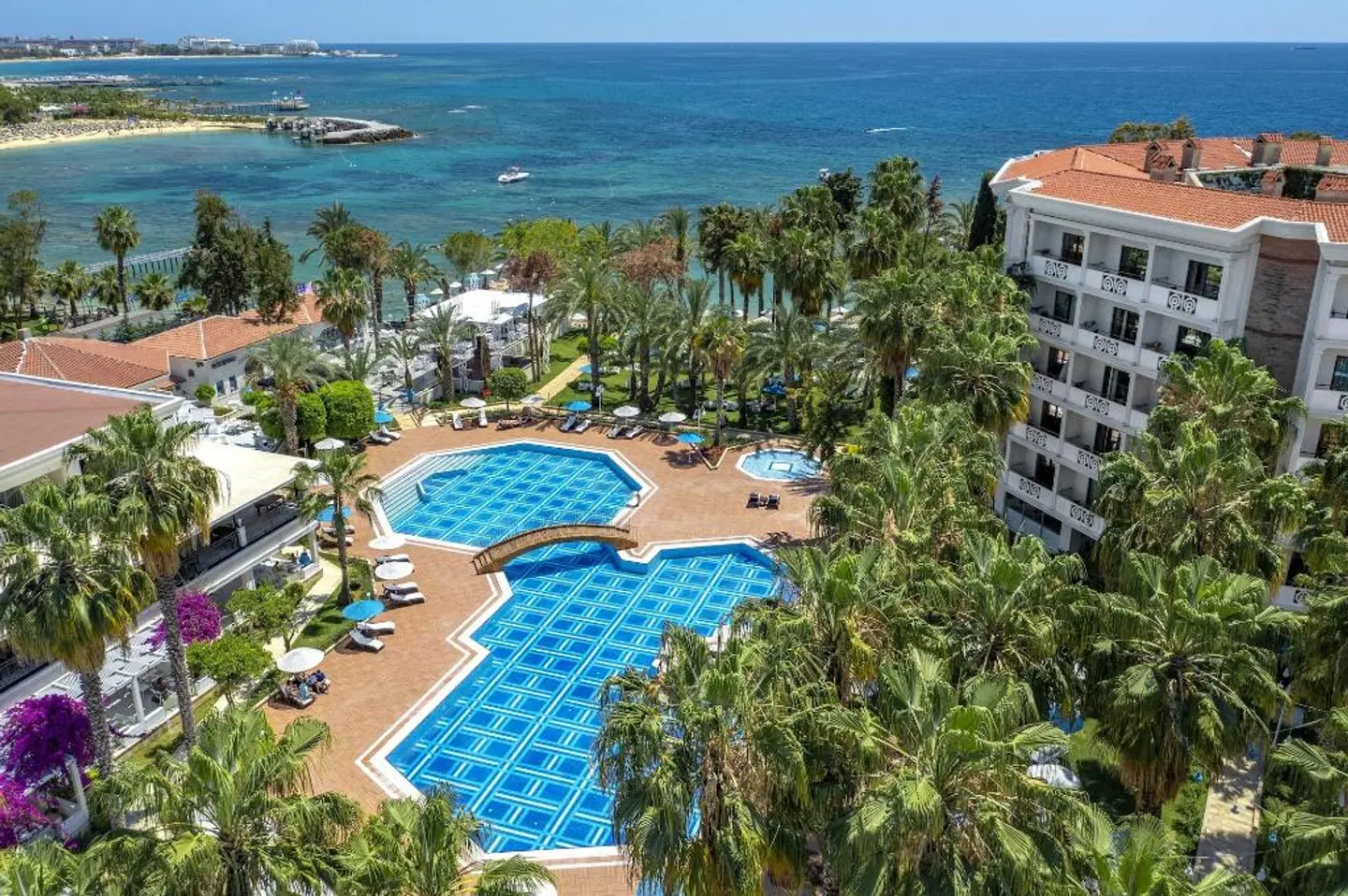 Utopia Resort & Residence OUTDOOR_POOL