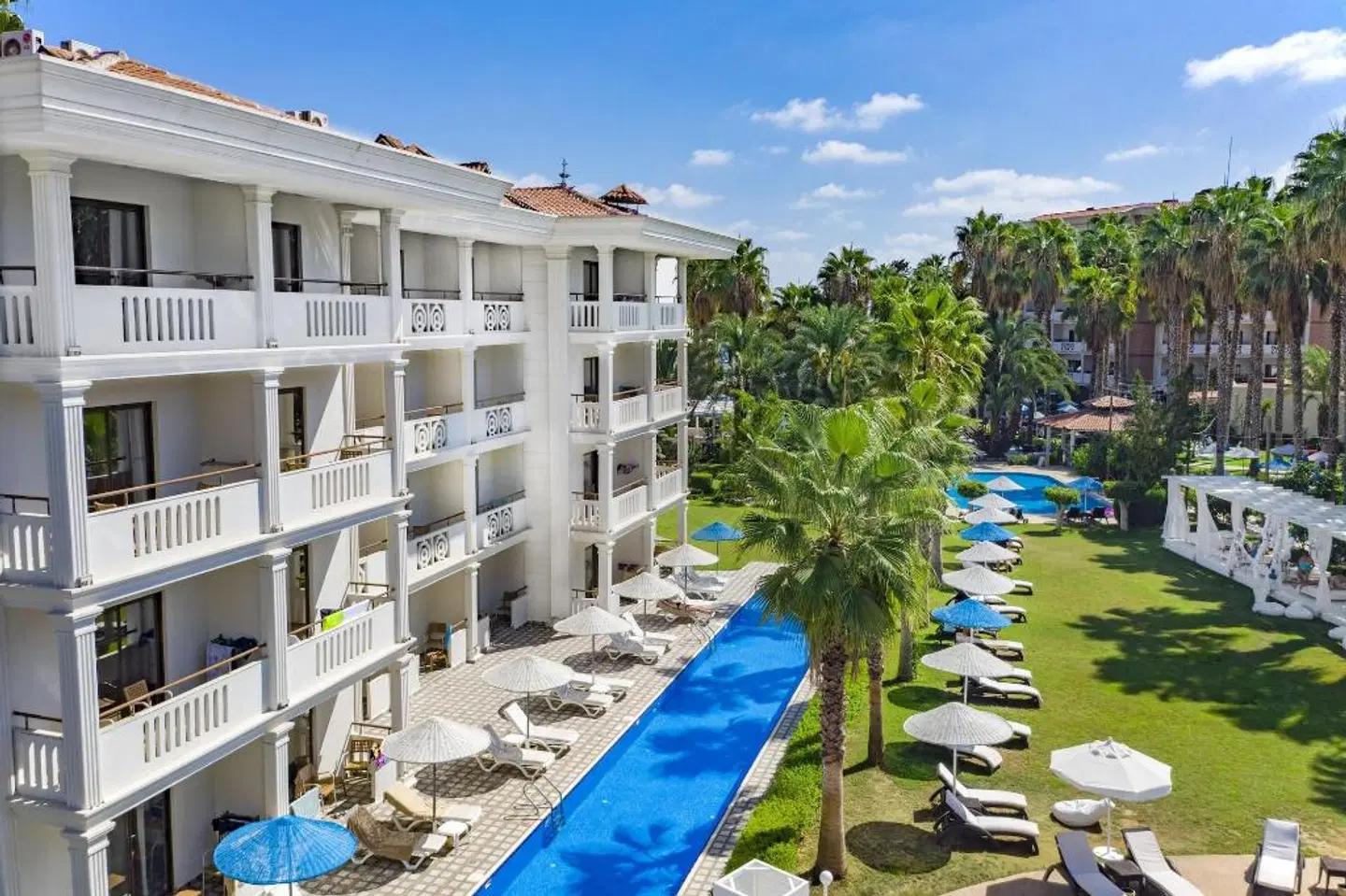 Utopia Resort & Residence EXTERIOR
