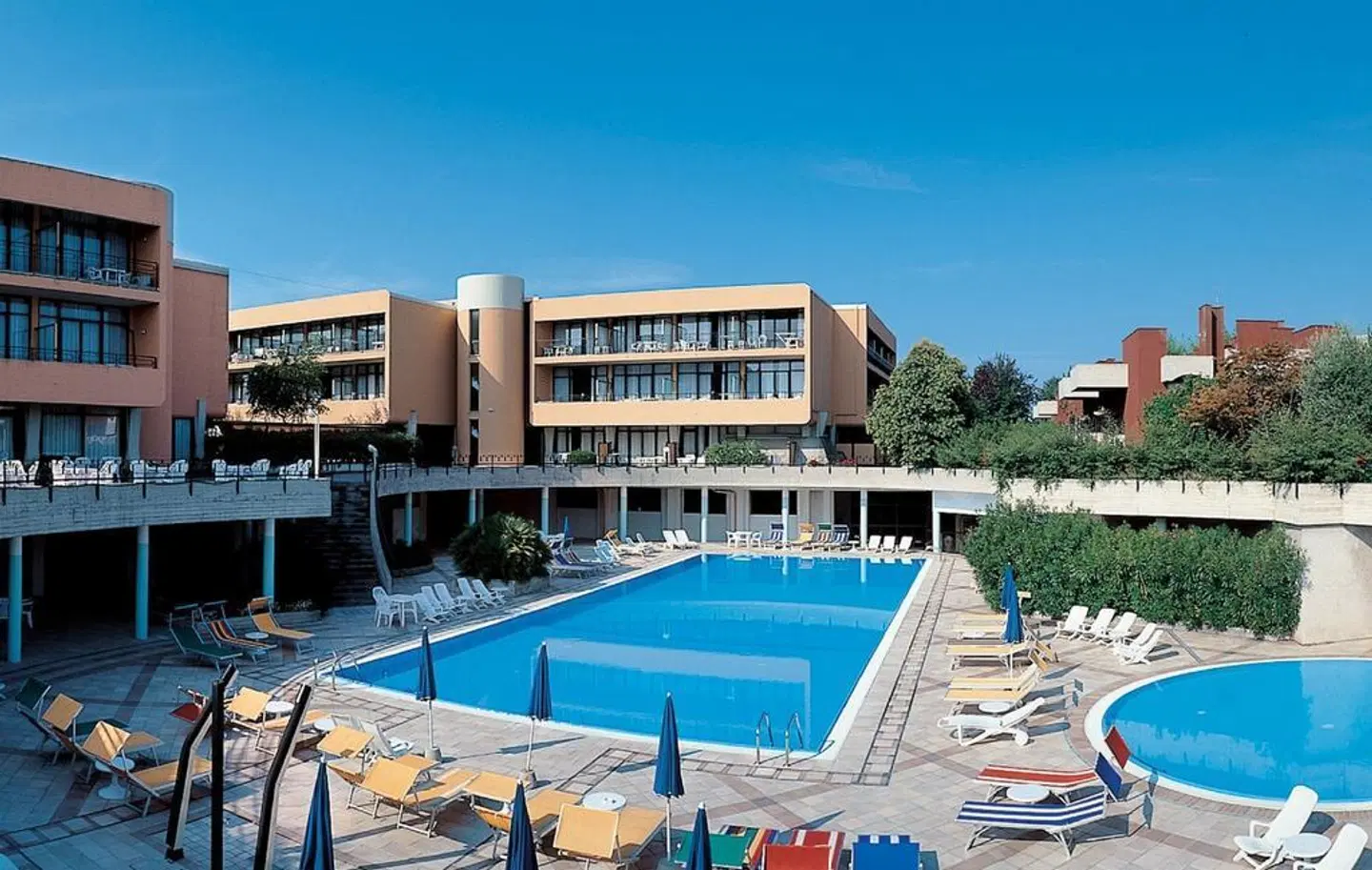 Hotel Residence Holiday OUTDOOR_POOL