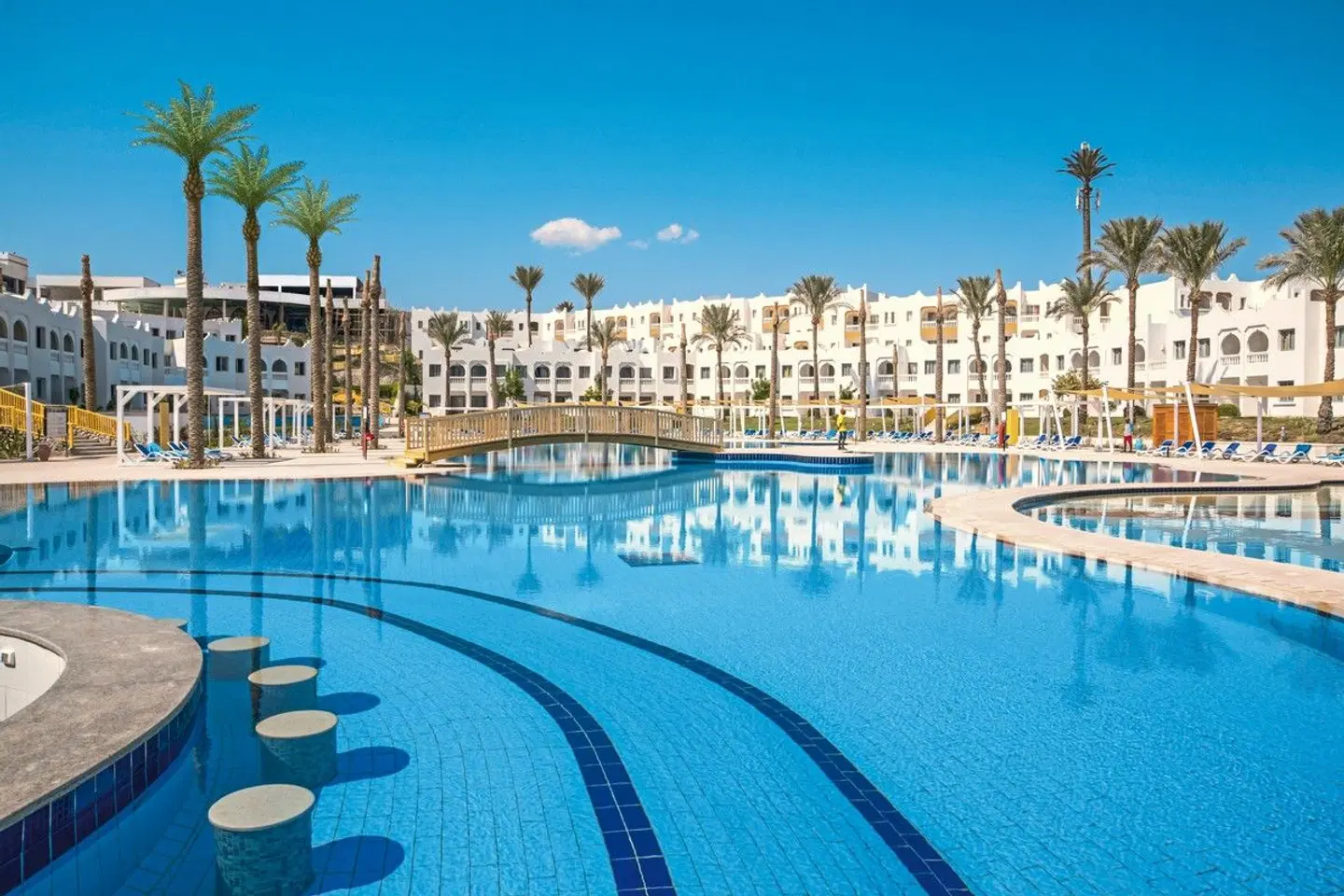 SUNRISE Diamond Beach Resort - Grand Select OUTDOOR_POOL