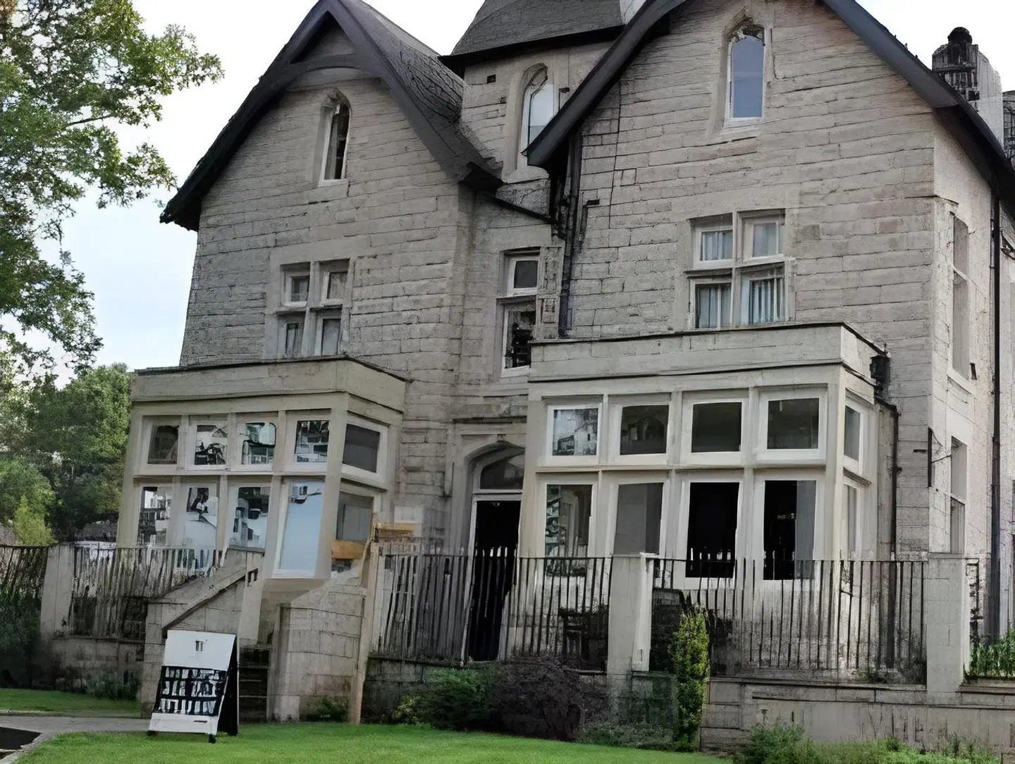 The Wheatley Arms EXTERIOR