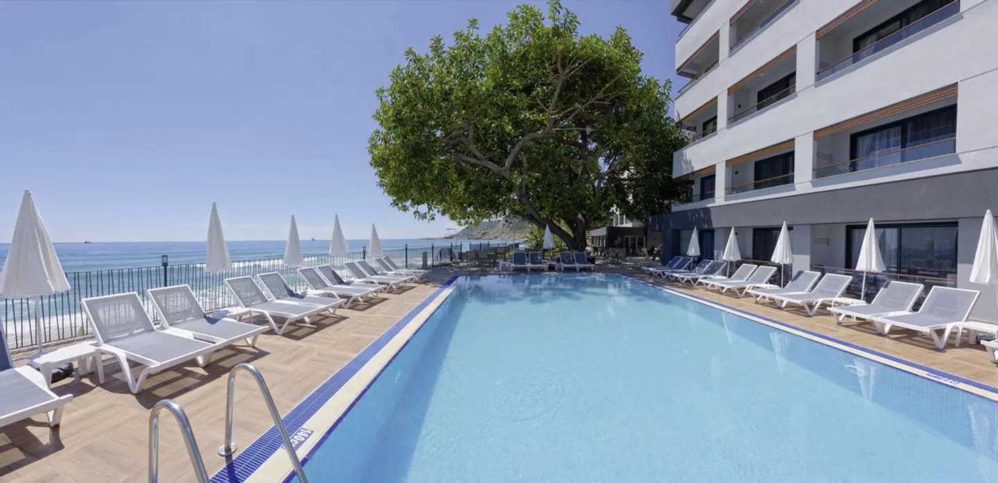 Floria Beach Hotel OUTDOOR_POOL