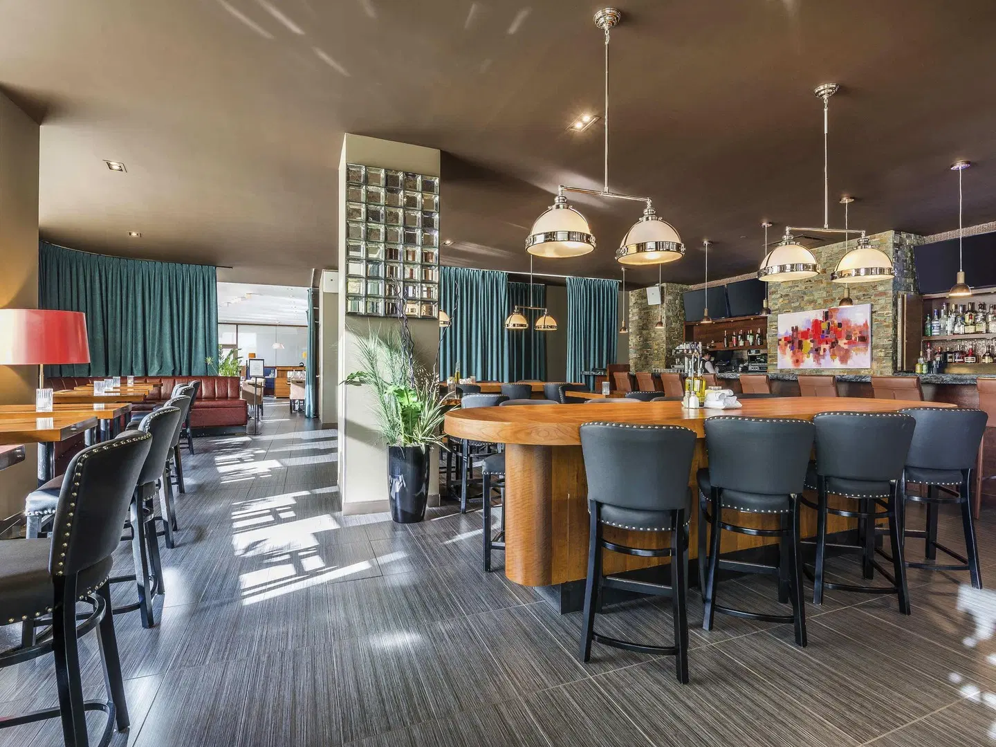 Novotel Montreal Airport Hotel Bar