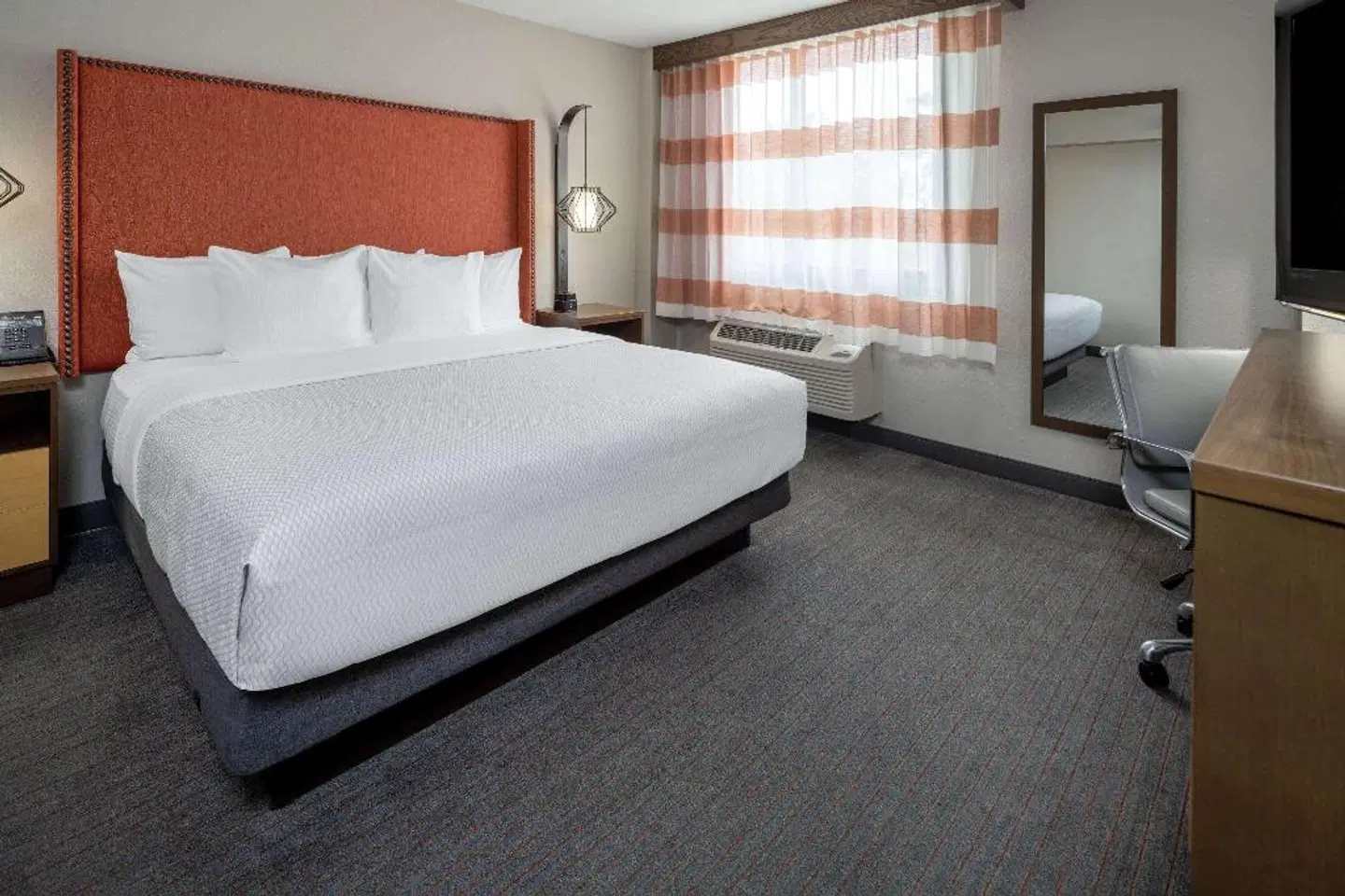 La Quinta Inn & Suites LAX ROOM_EXAMPLE