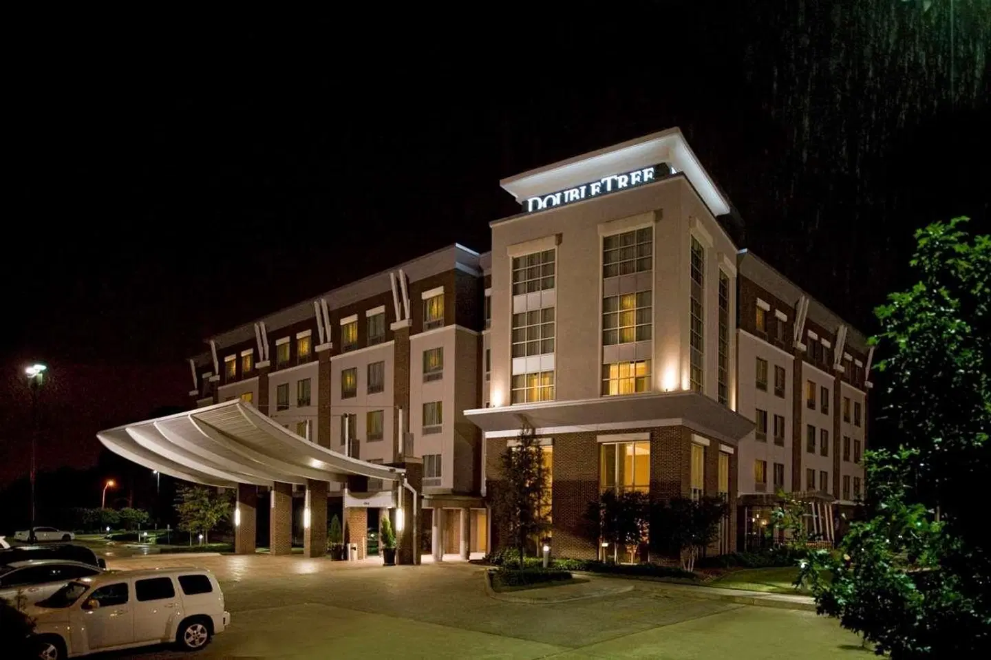 DoubleTree by Hilton Baton Rouge EXTERIOR