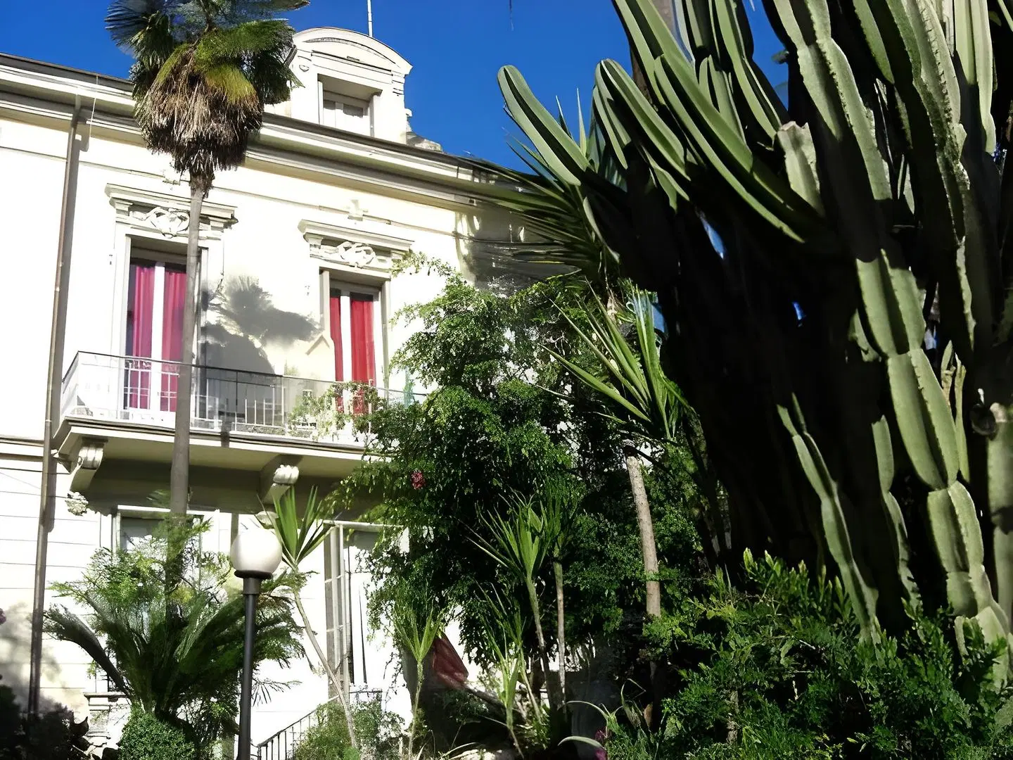 Liberty EXTERIOR