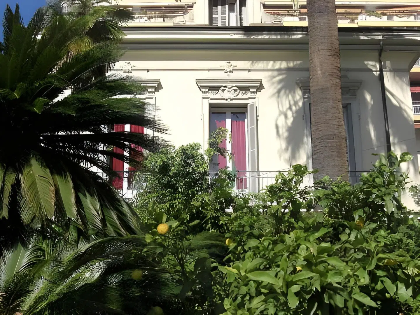 Liberty EXTERIOR