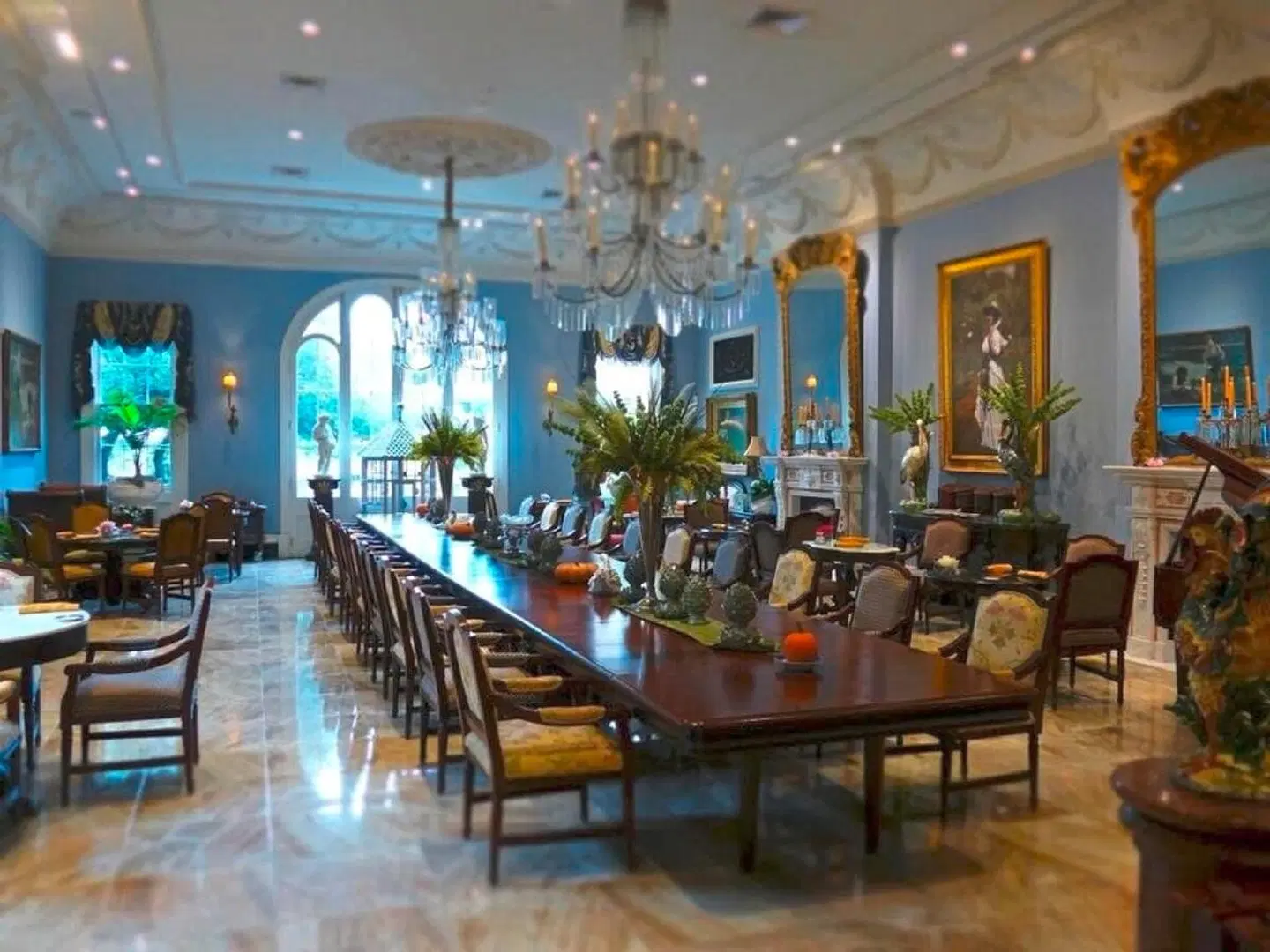 The Inn at Houmas House and Gardens Bar