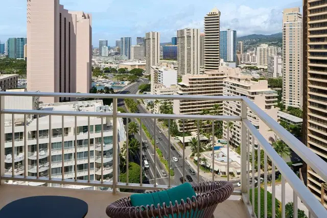 Ilikai Hotel & Luxury Suites EXTERIOR