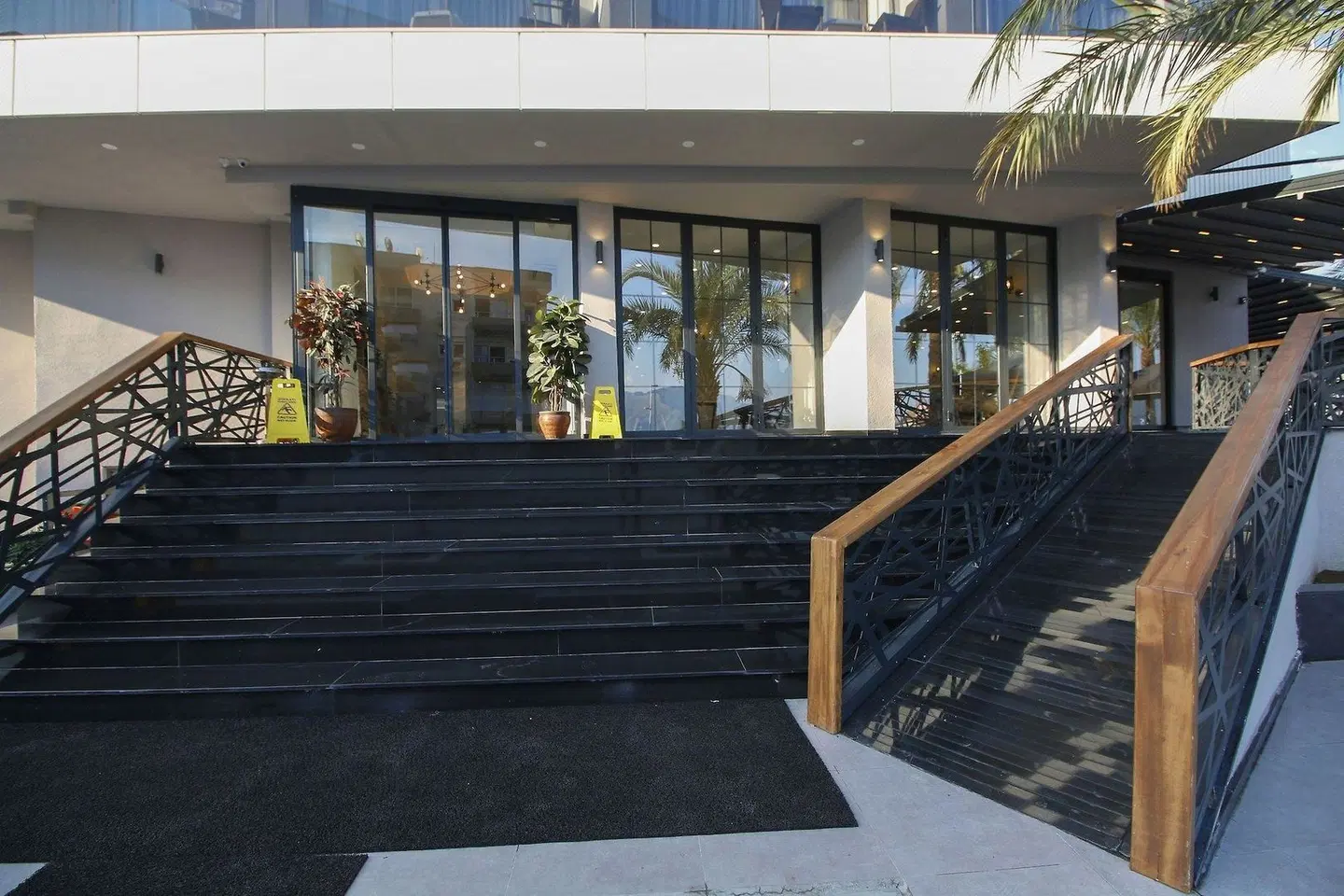 Aurasia Beach Hotel Terrasse
