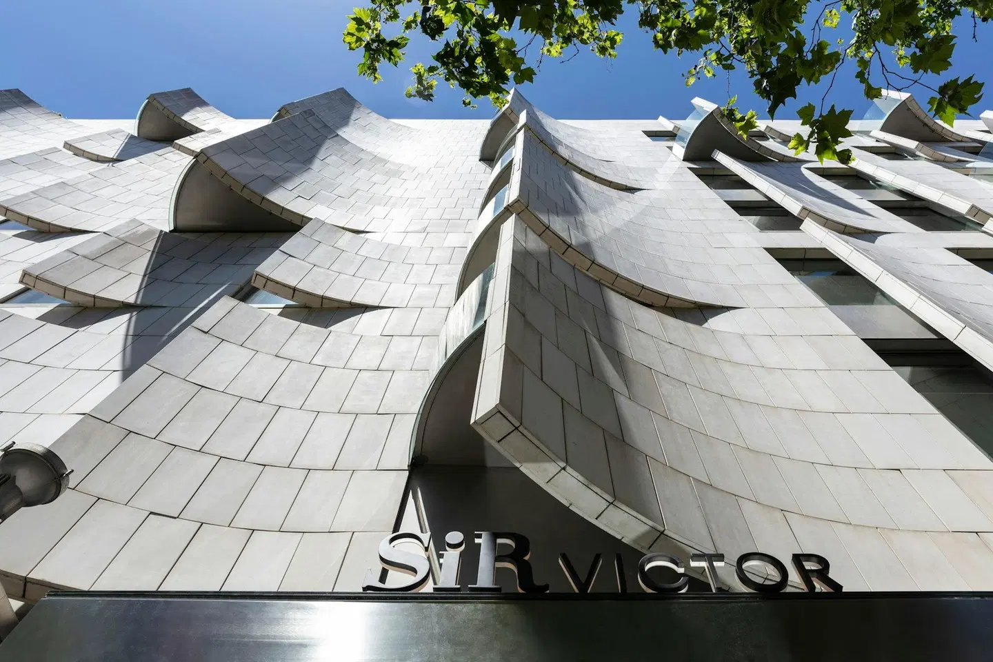 Sir Victor EXTERIOR