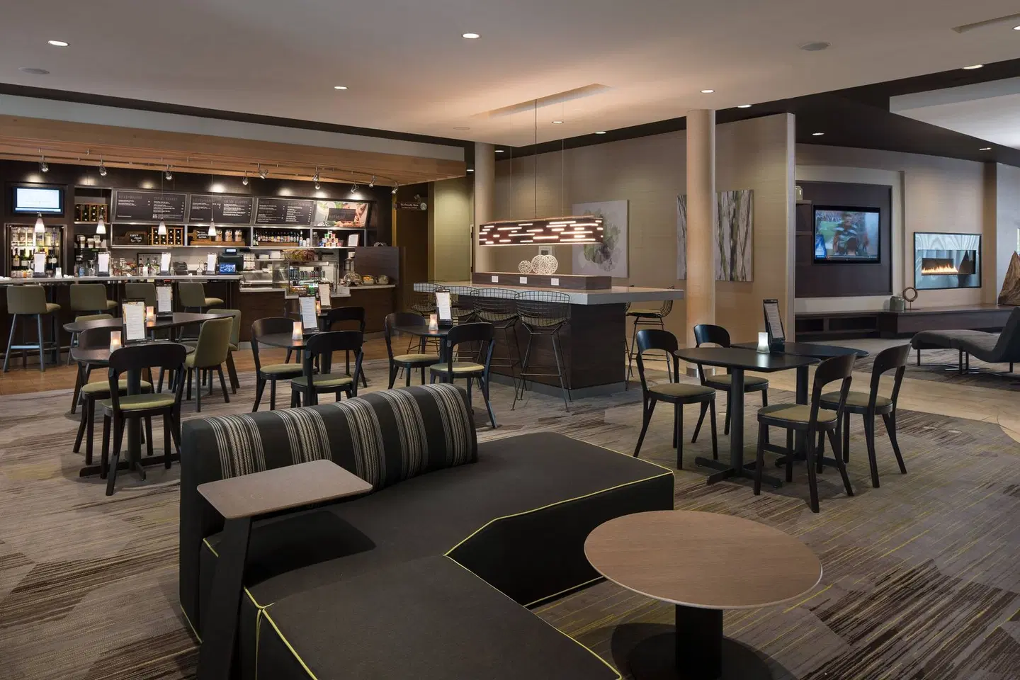 Courtyard by Marriott Glenwood Springs Bar