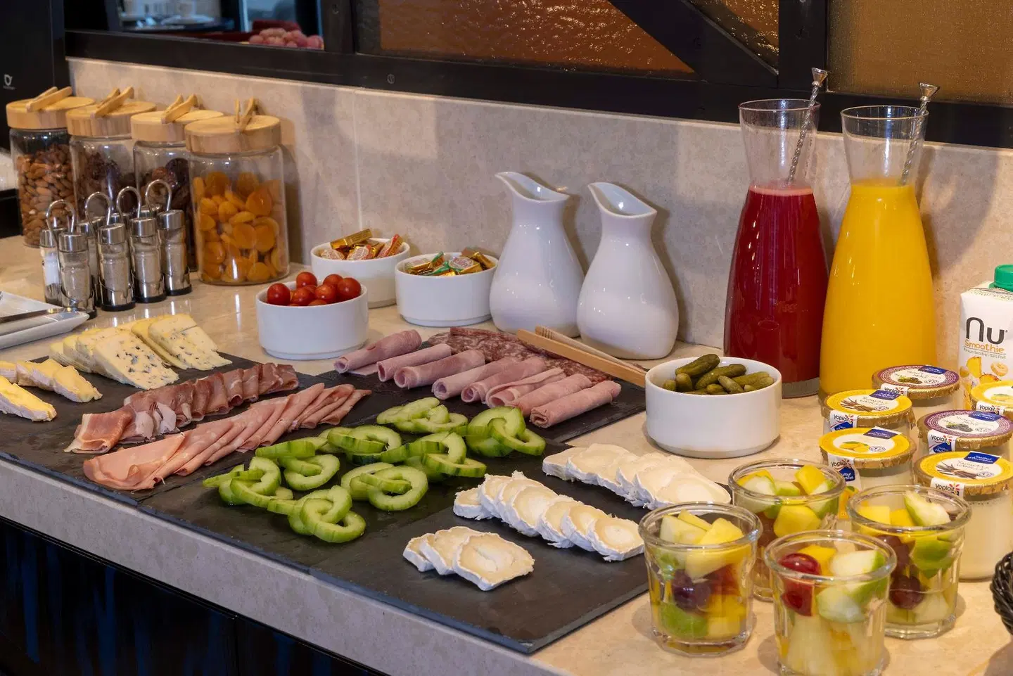 Le 12 Hotel Restaurant