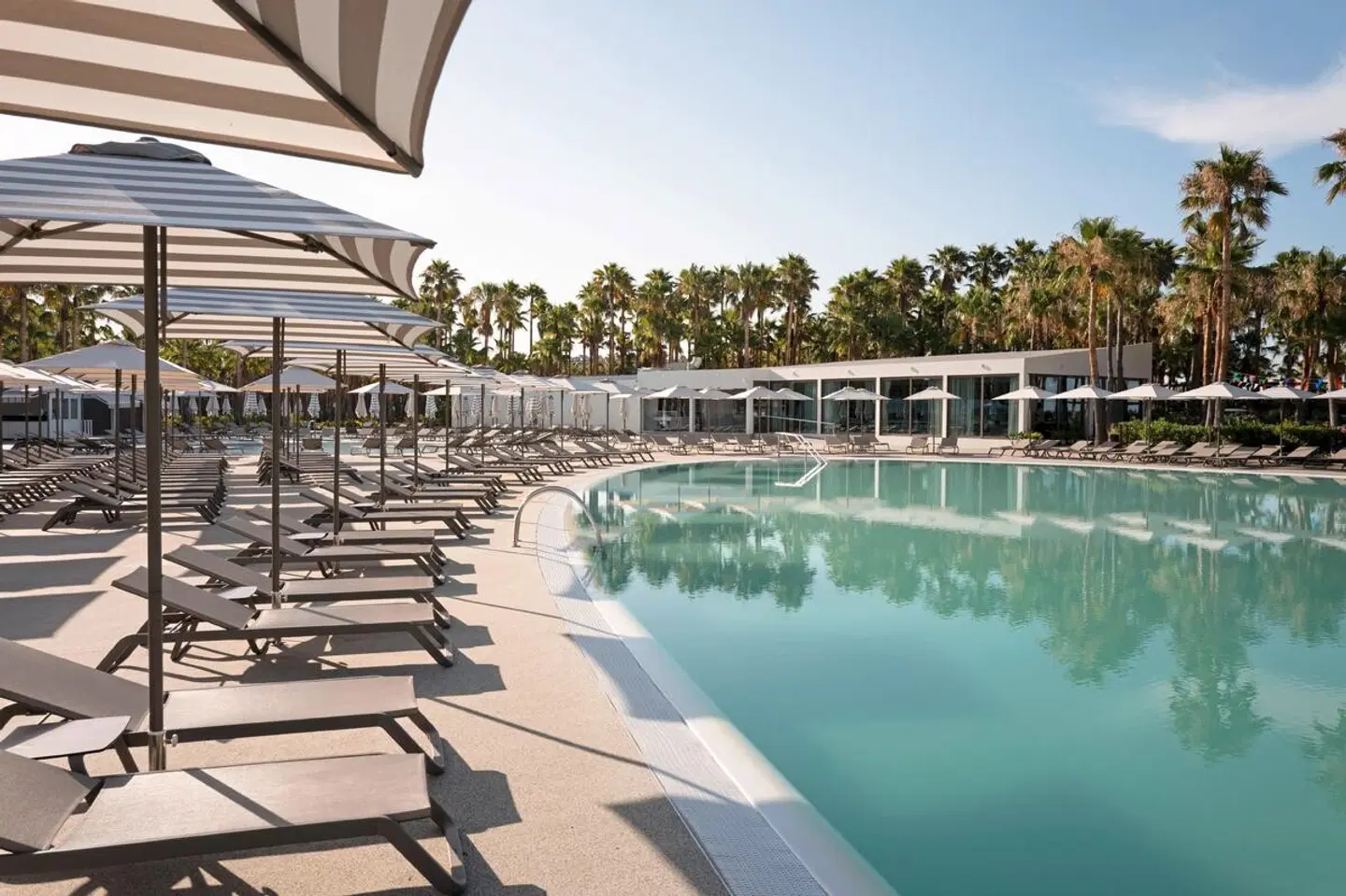 Wine & Books by the Sea Algarve Resort OUTDOOR_POOL