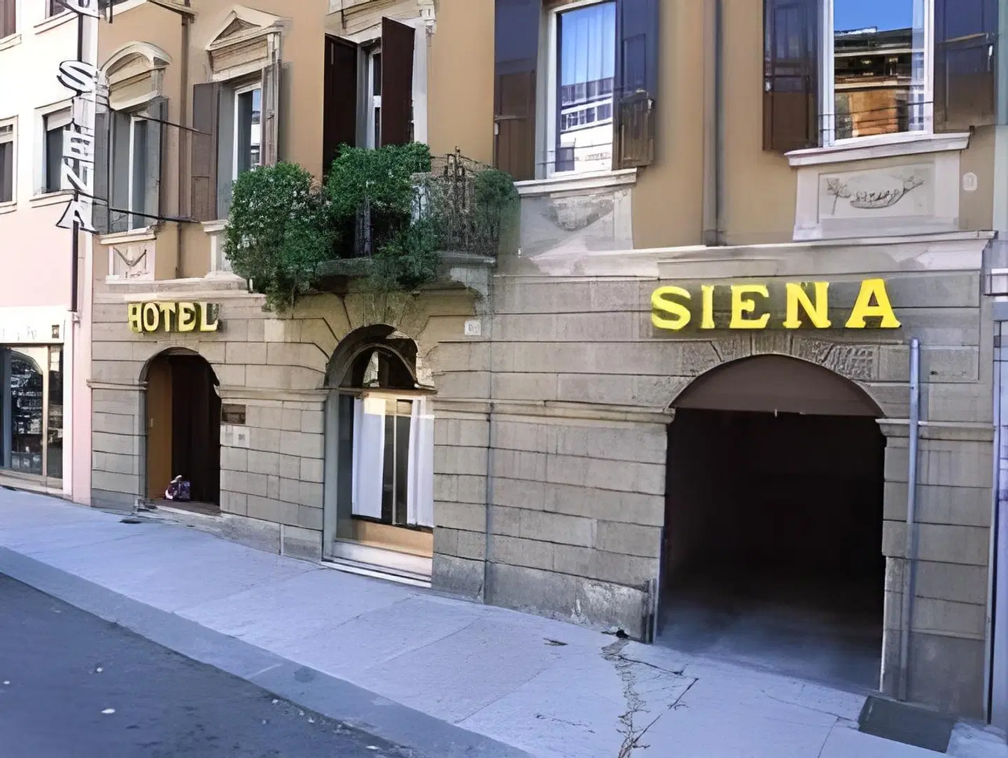 Hotel Siena EXTERIOR