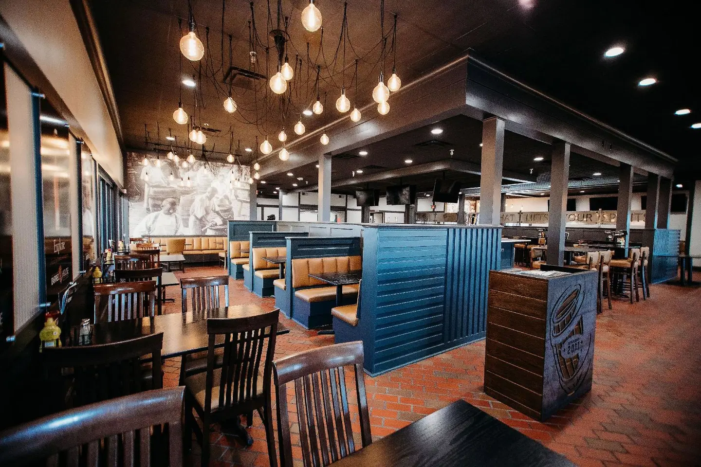 DoubleTree by Hilton Bloomington Bar