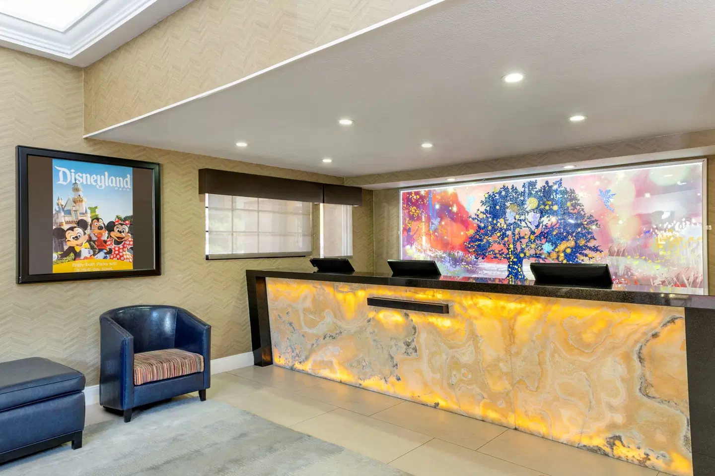 BEST WESTERN PLUS Raffles Inn and Suites LOUNGE_LOBBY