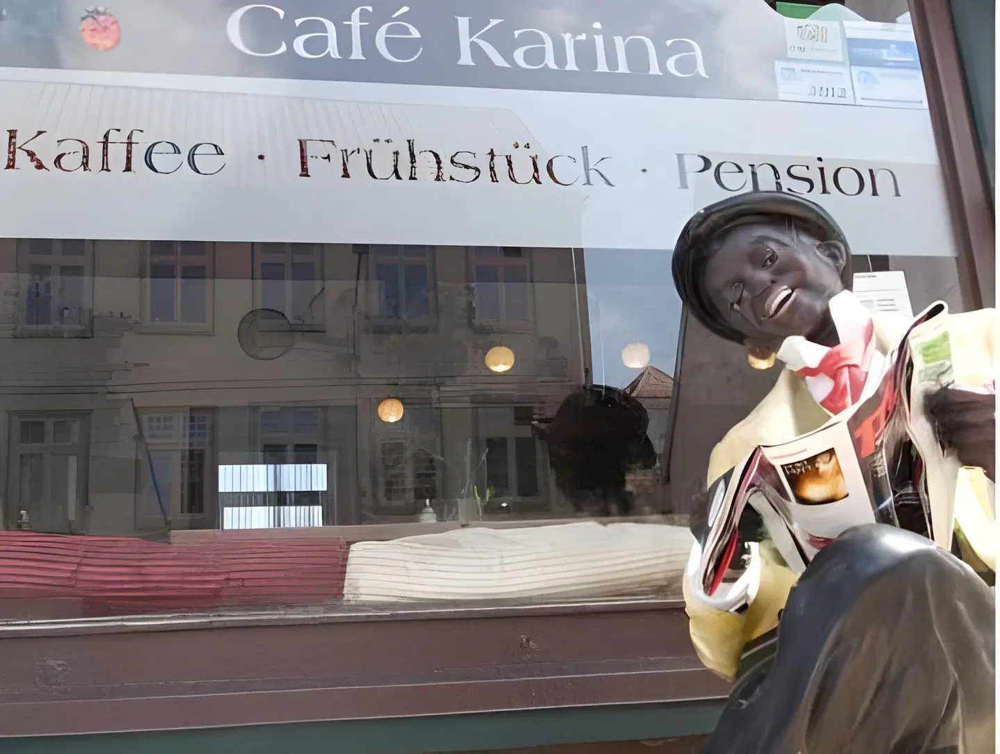 Karina EXTERIOR