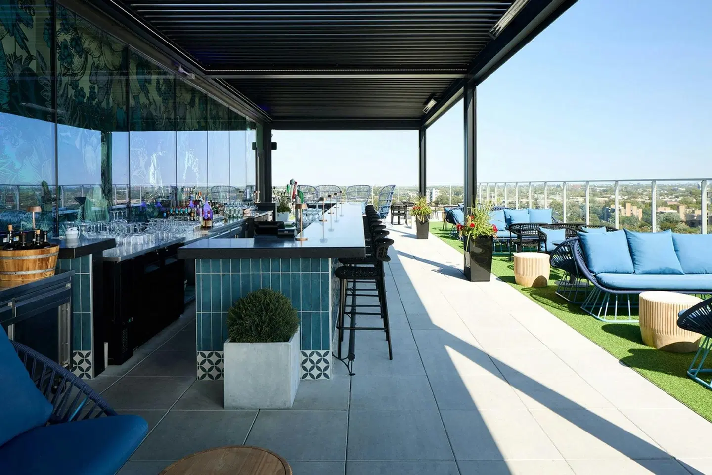 Courtyard By Marriott Montreal Laval Terrasse