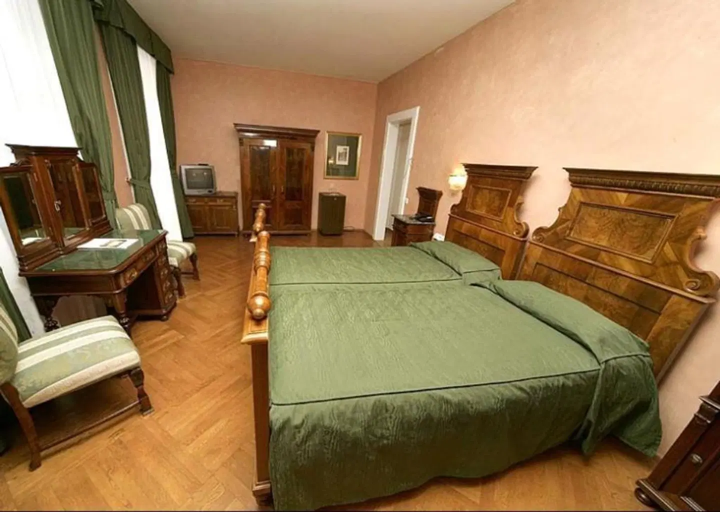 Roma ROOM_EXAMPLE