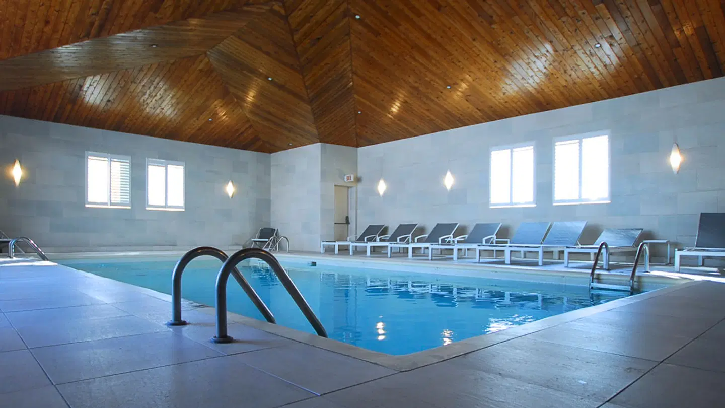 Manoir Saint-Sauveur Hallenbad