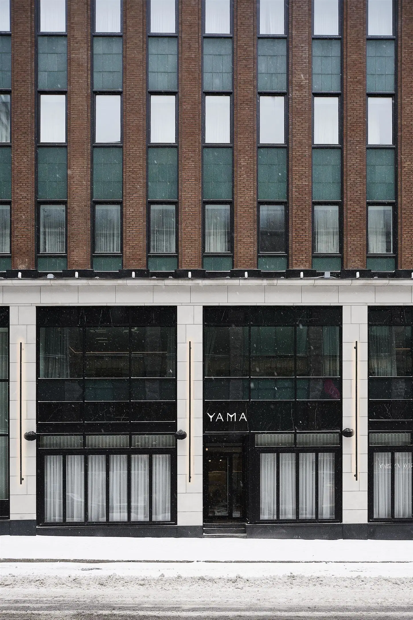 Vogue Hotel Montreal Downtown, Curio Collection by Hilton EXTERIOR