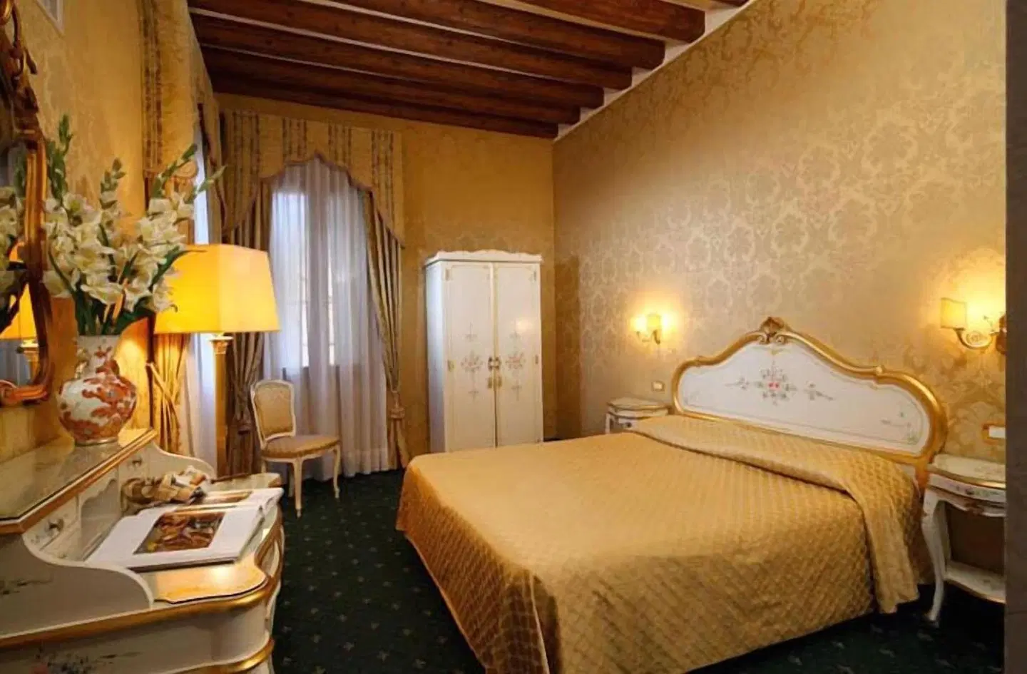 Castello ROOM_EXAMPLE