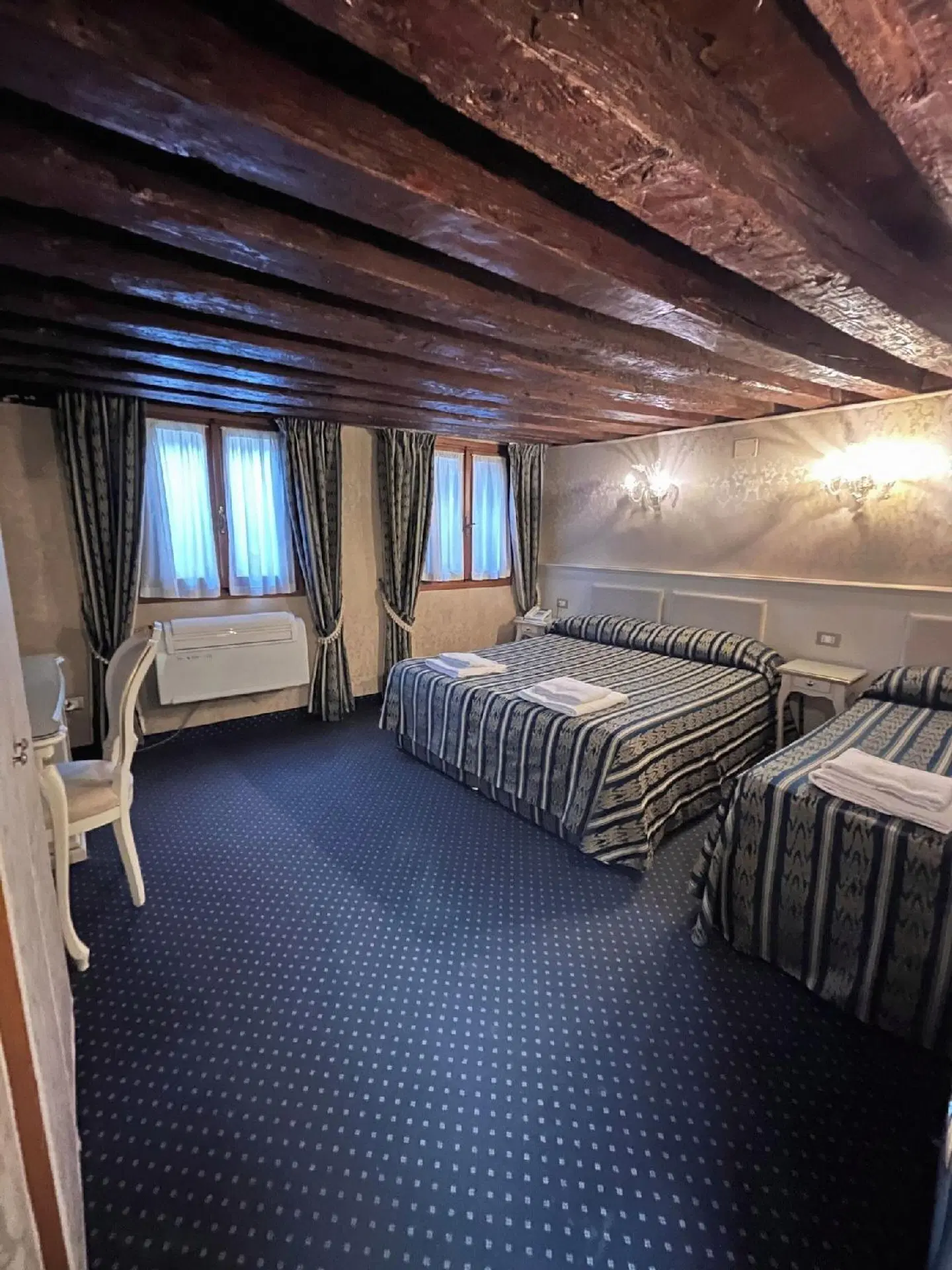 Castello ROOM_EXAMPLE