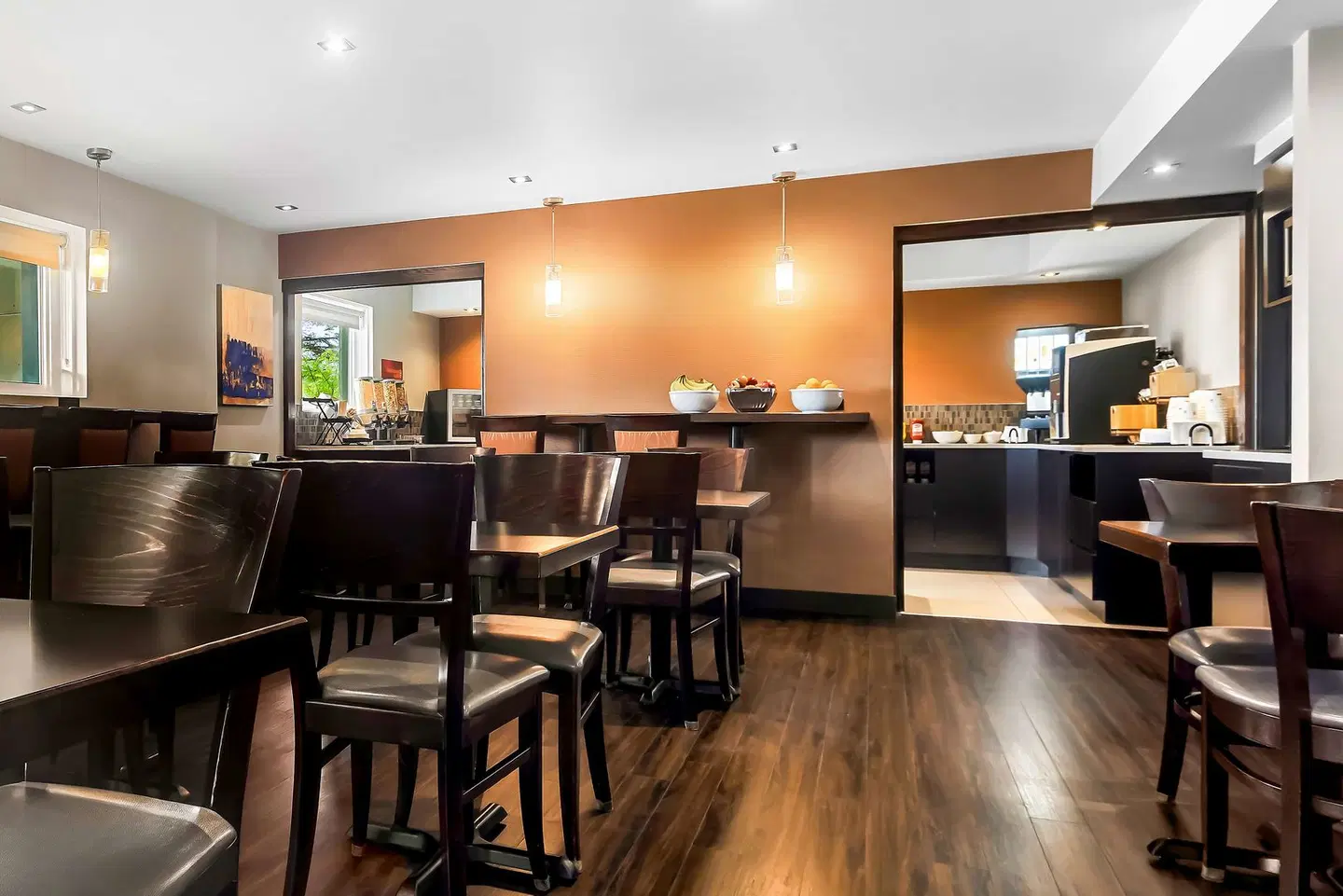 Best Western Plus Mont-Laurier Bar