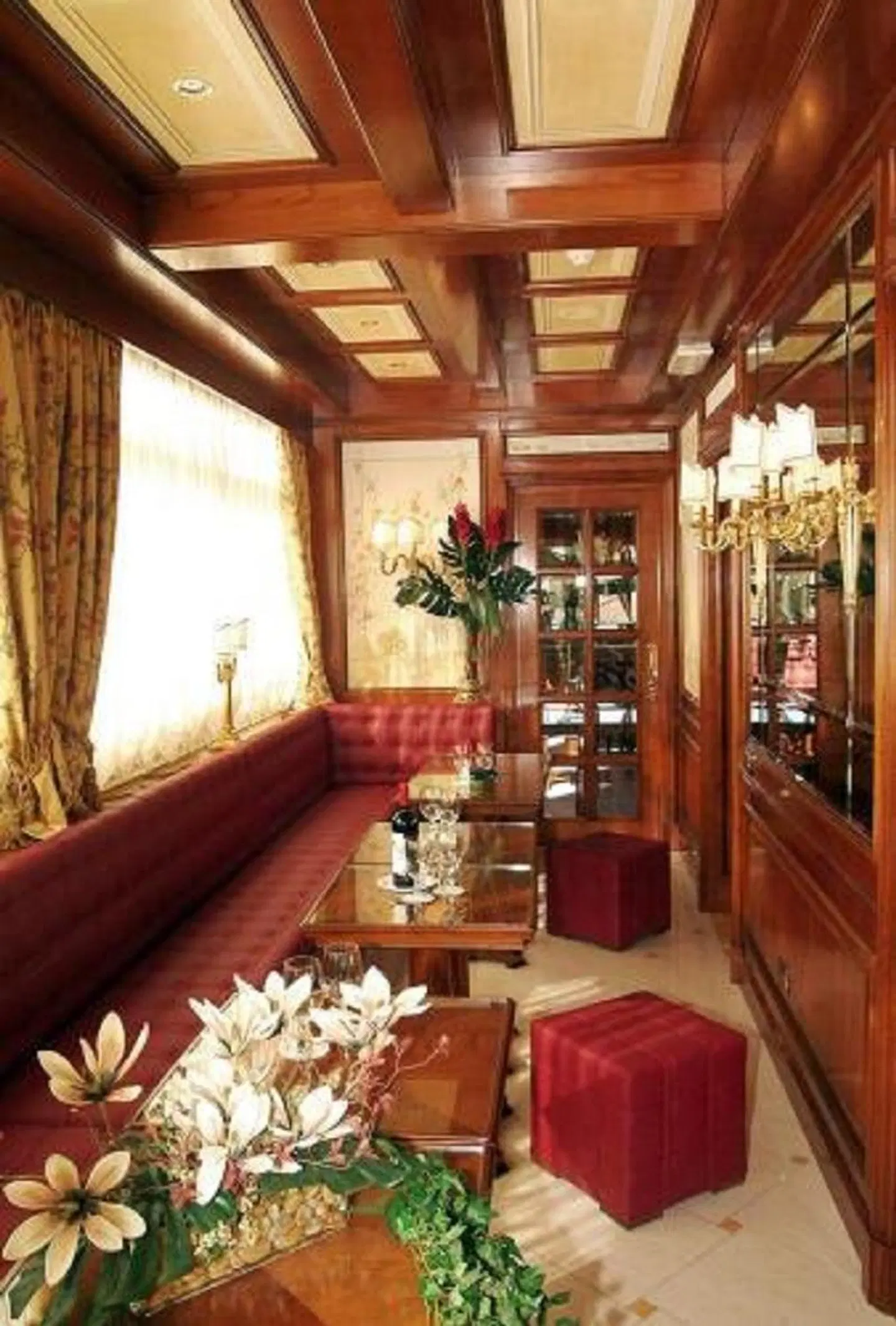 Hotel Champagne Palace Bar
