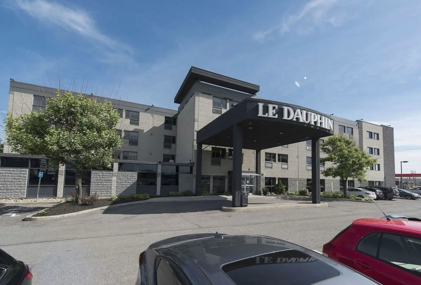 Hôtel & Suites Le Dauphin Québec EXTERIOR