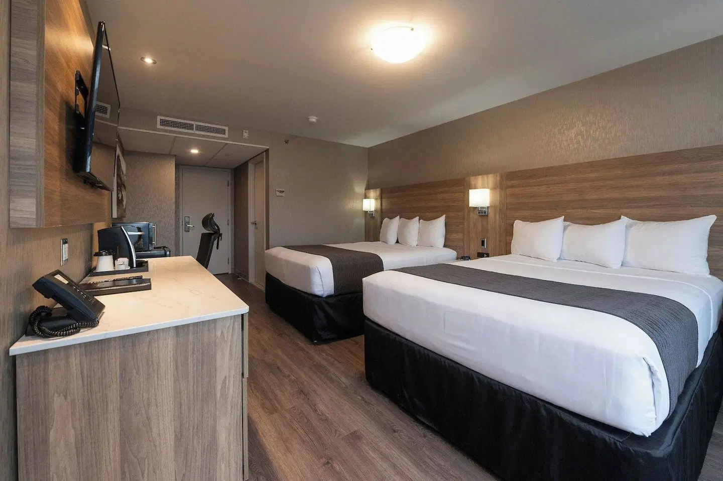 Hôtel & Suites Le Dauphin Québec ROOM_EXAMPLE