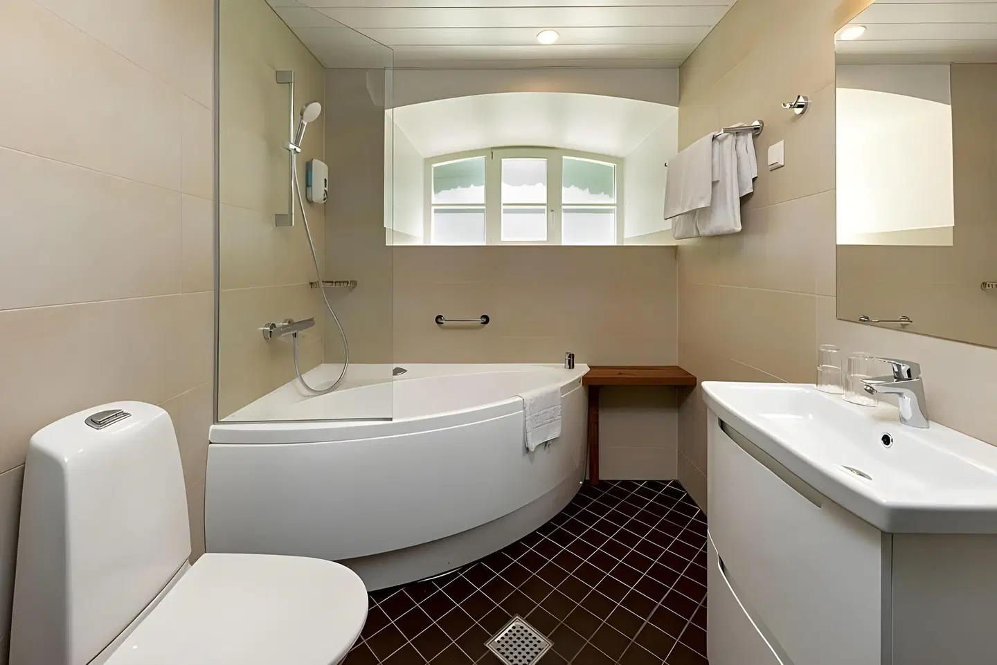 City Hotel Tallinn by Unique Hotels Badezimmer