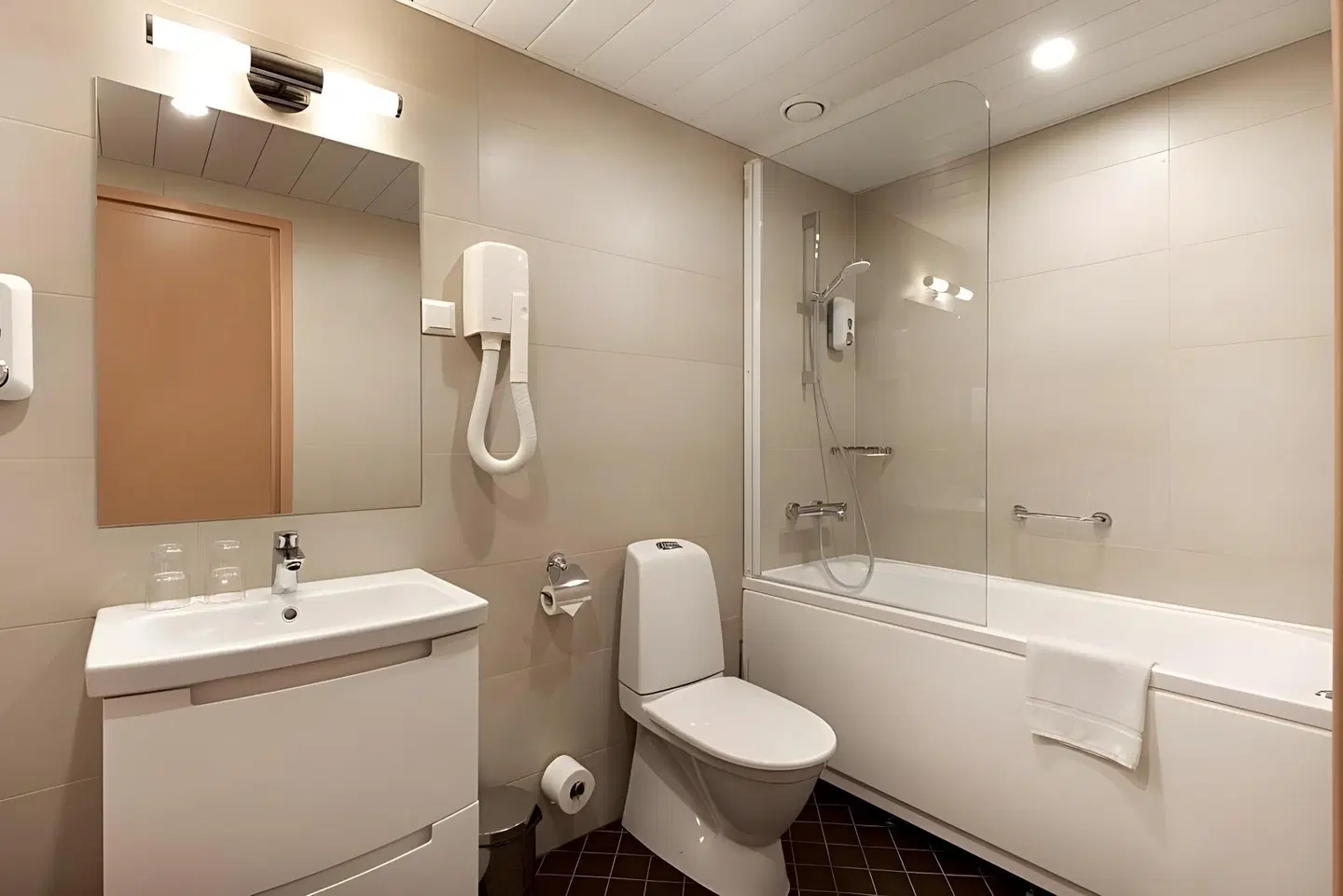 City Hotel Tallinn by Unique Hotels Badezimmer