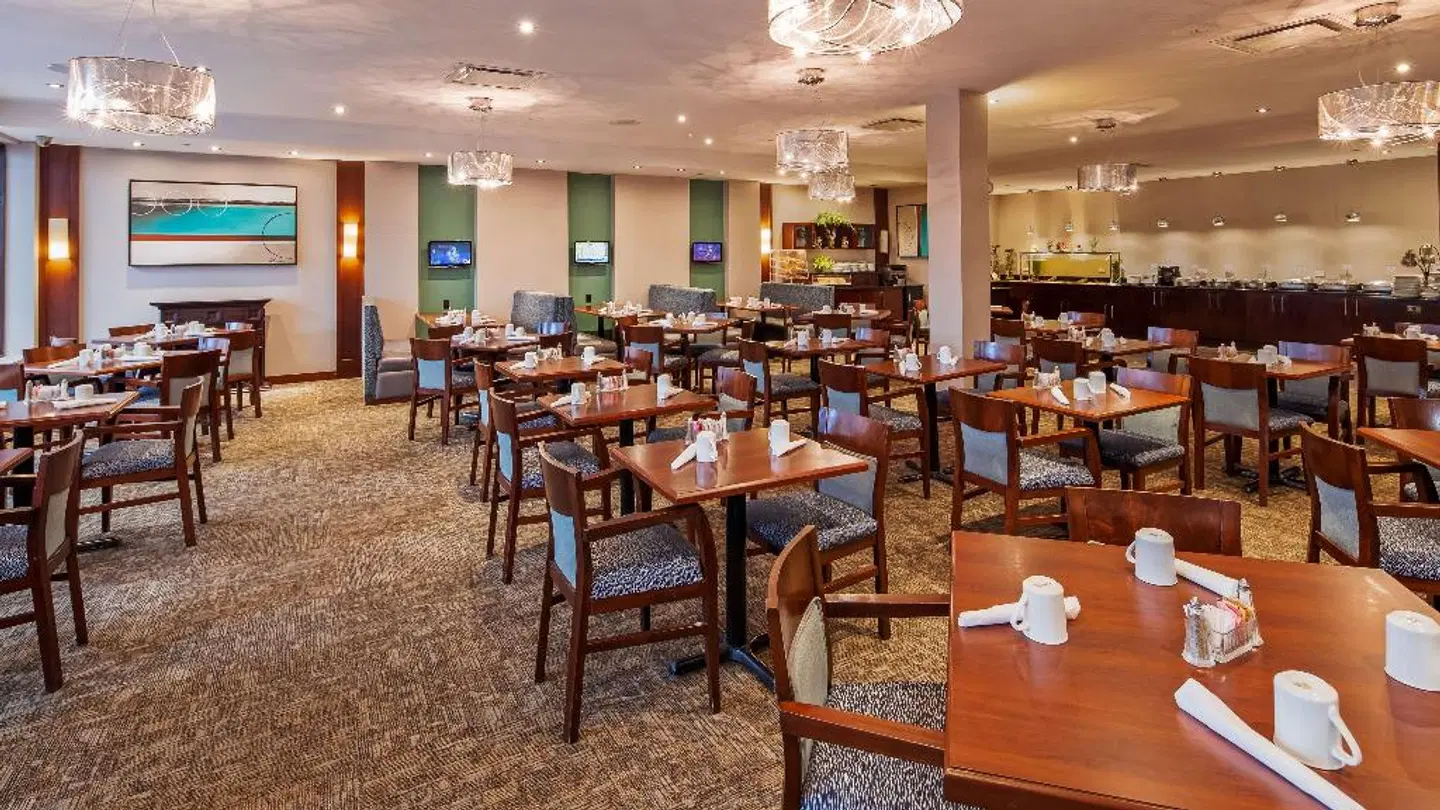 Best Western Montreal Aeroport - Airport Hotel Restaurant