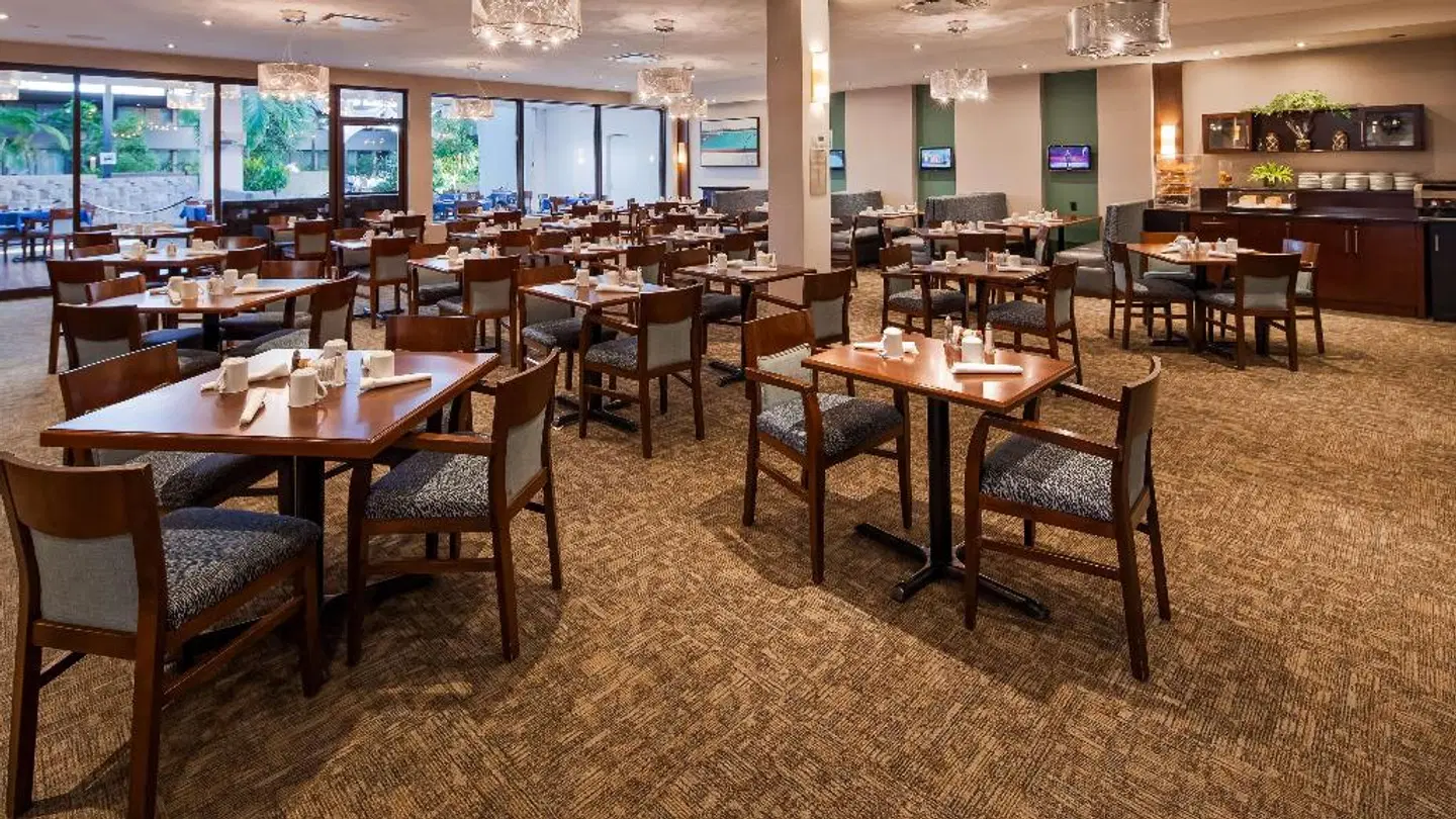 Best Western Montreal Aeroport - Airport Hotel Restaurant