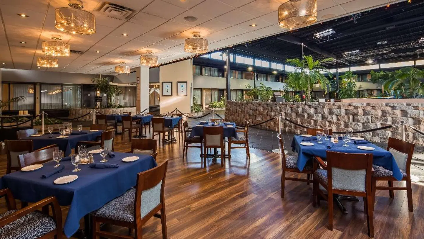Best Western Montreal Aeroport - Airport Hotel Restaurant