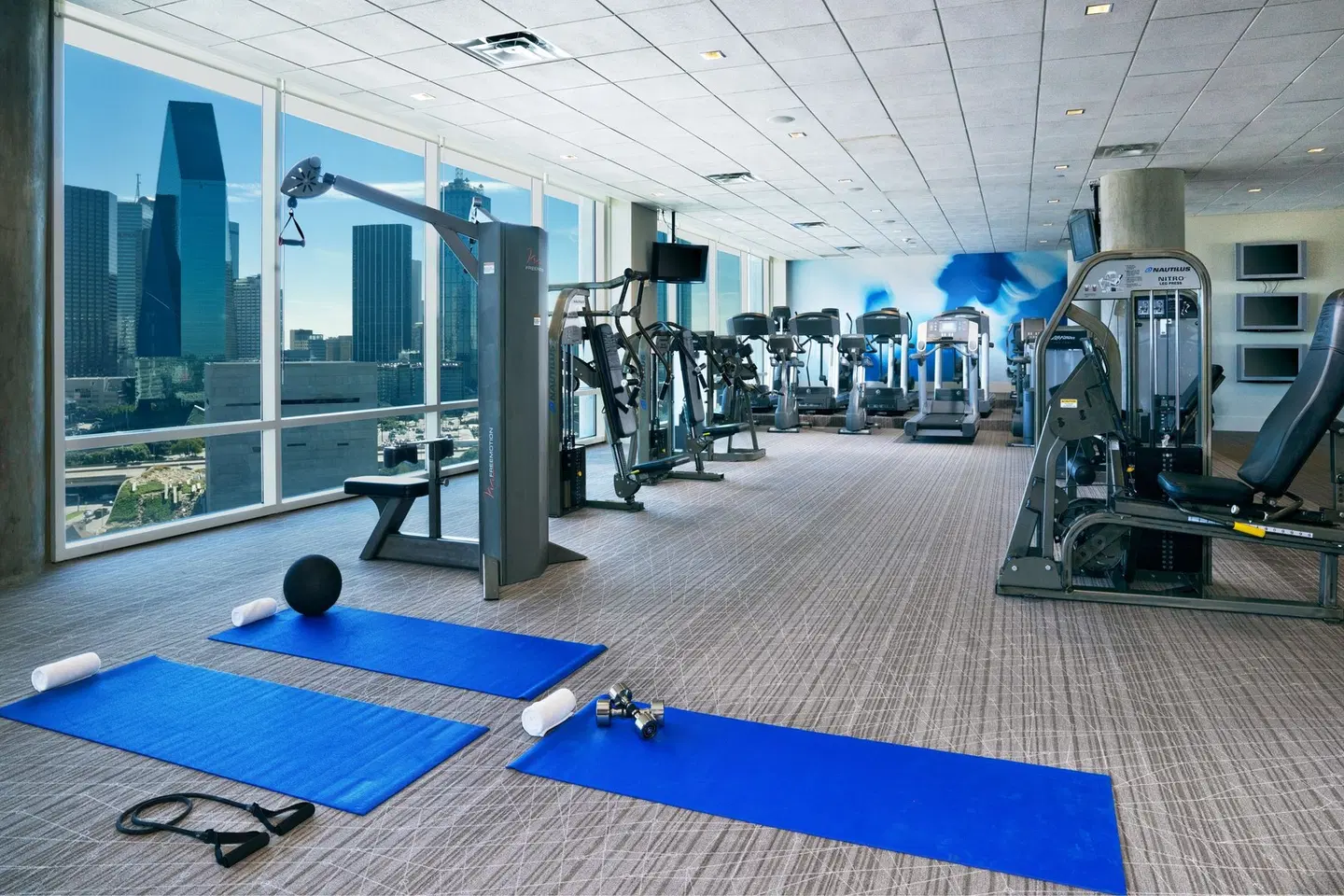 W Dallas - Victory SPORTS_AND_LEISURE