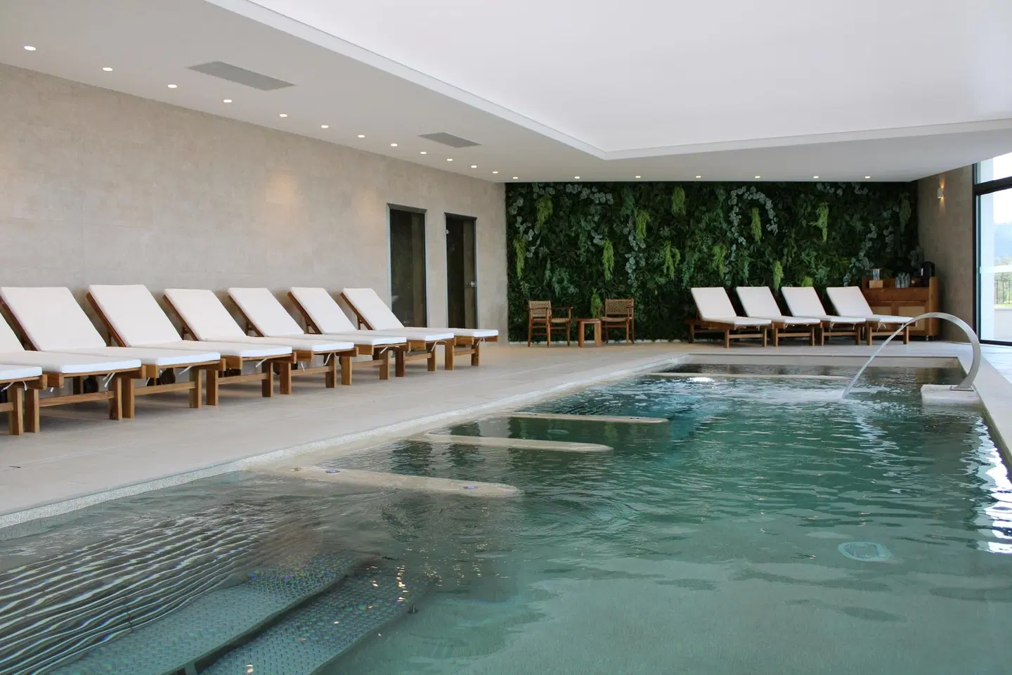 Best Western Premier A Storia Solenzara Hallenbad