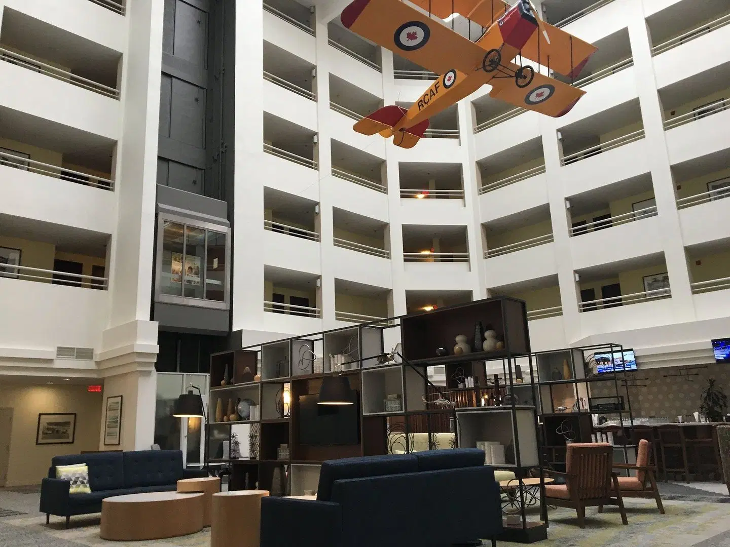 Holiday Inn Montreal Longueuil Bar