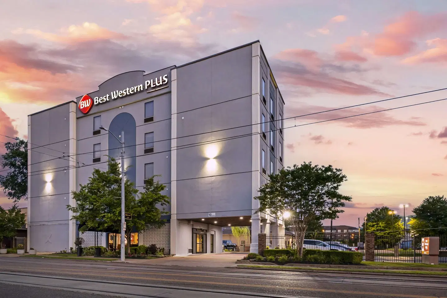 Best Western Plus Gen X Inn EXTERIOR
