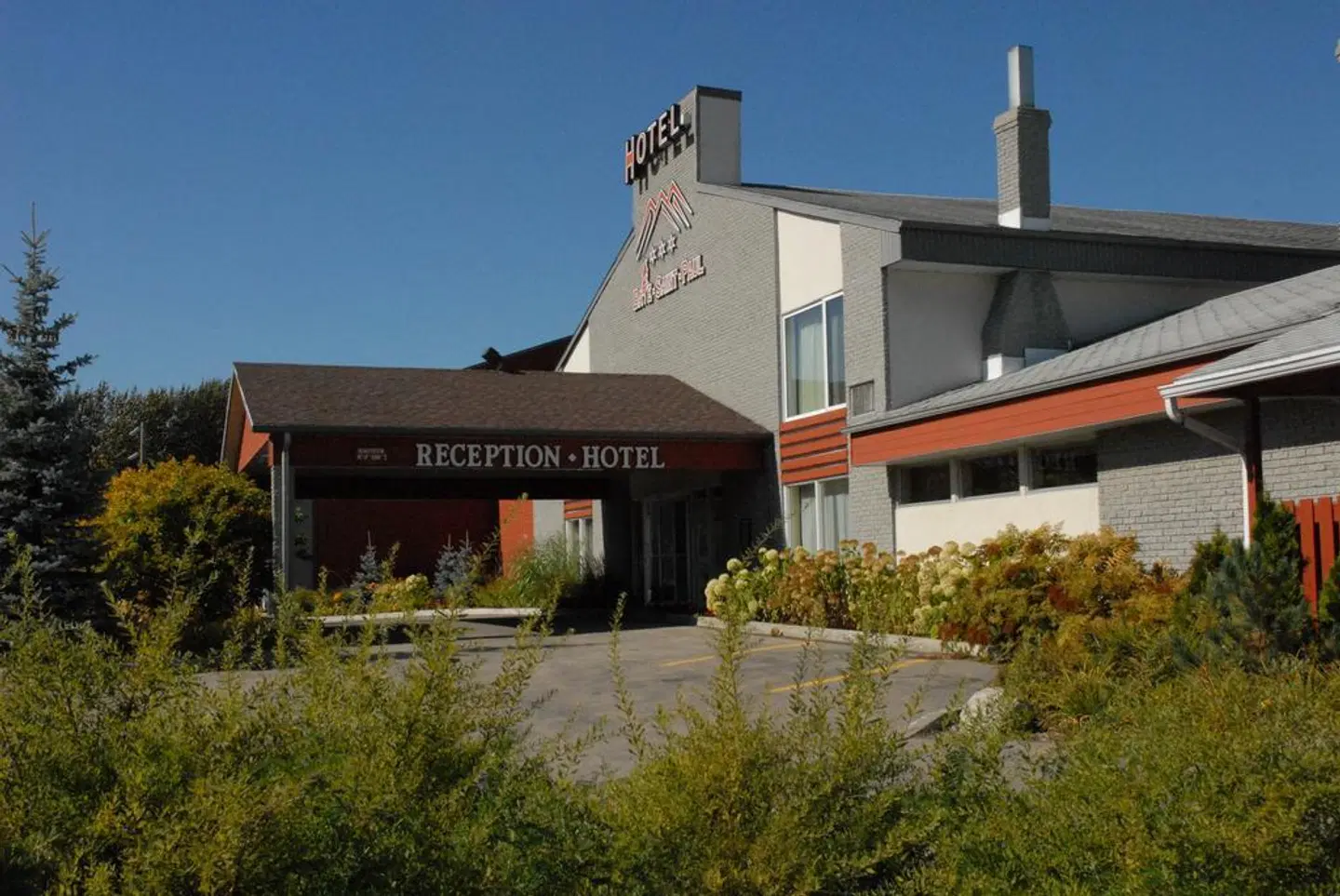 Hotel Baie Saint Paul EXTERIOR